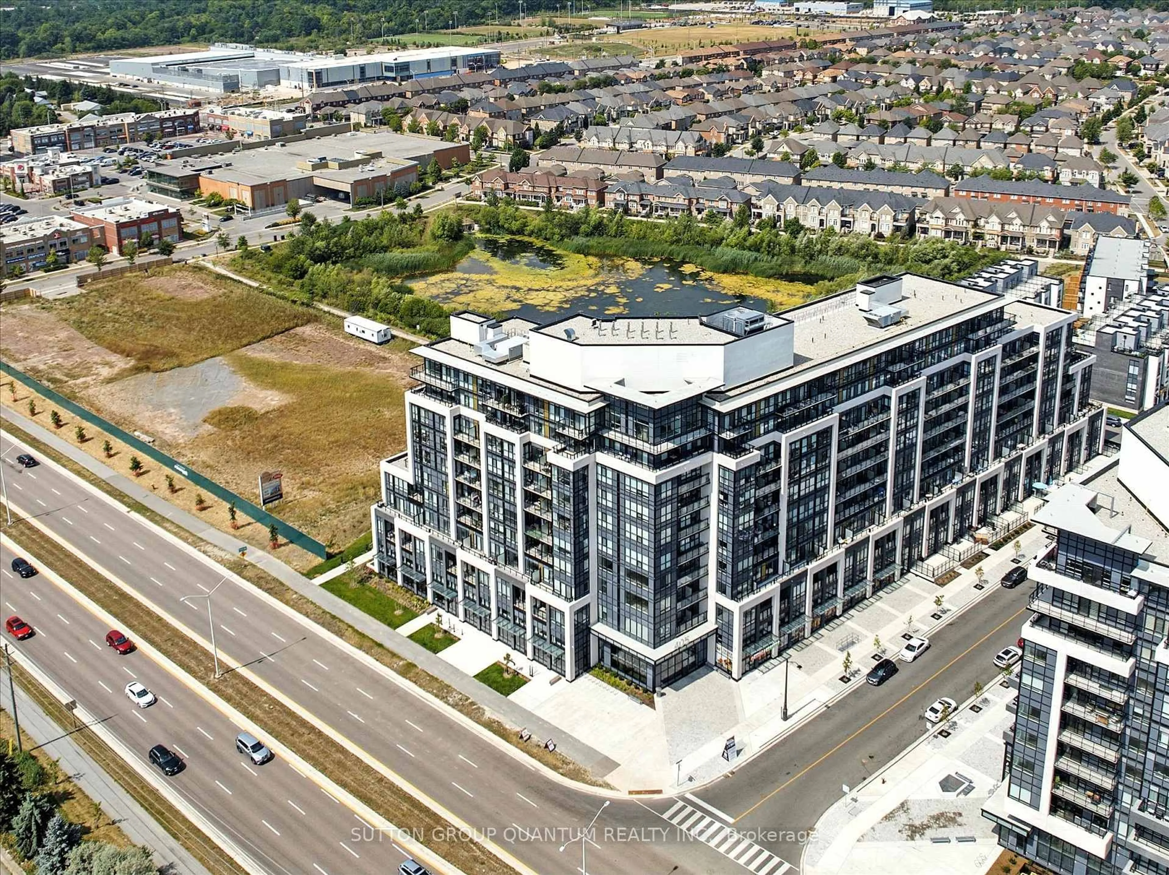 A pic from outside/outdoor area/front of a property/back of a property/a pic from drone, unknown for 405 Dundas St #PH06, Oakville Ontario L6M 4M2