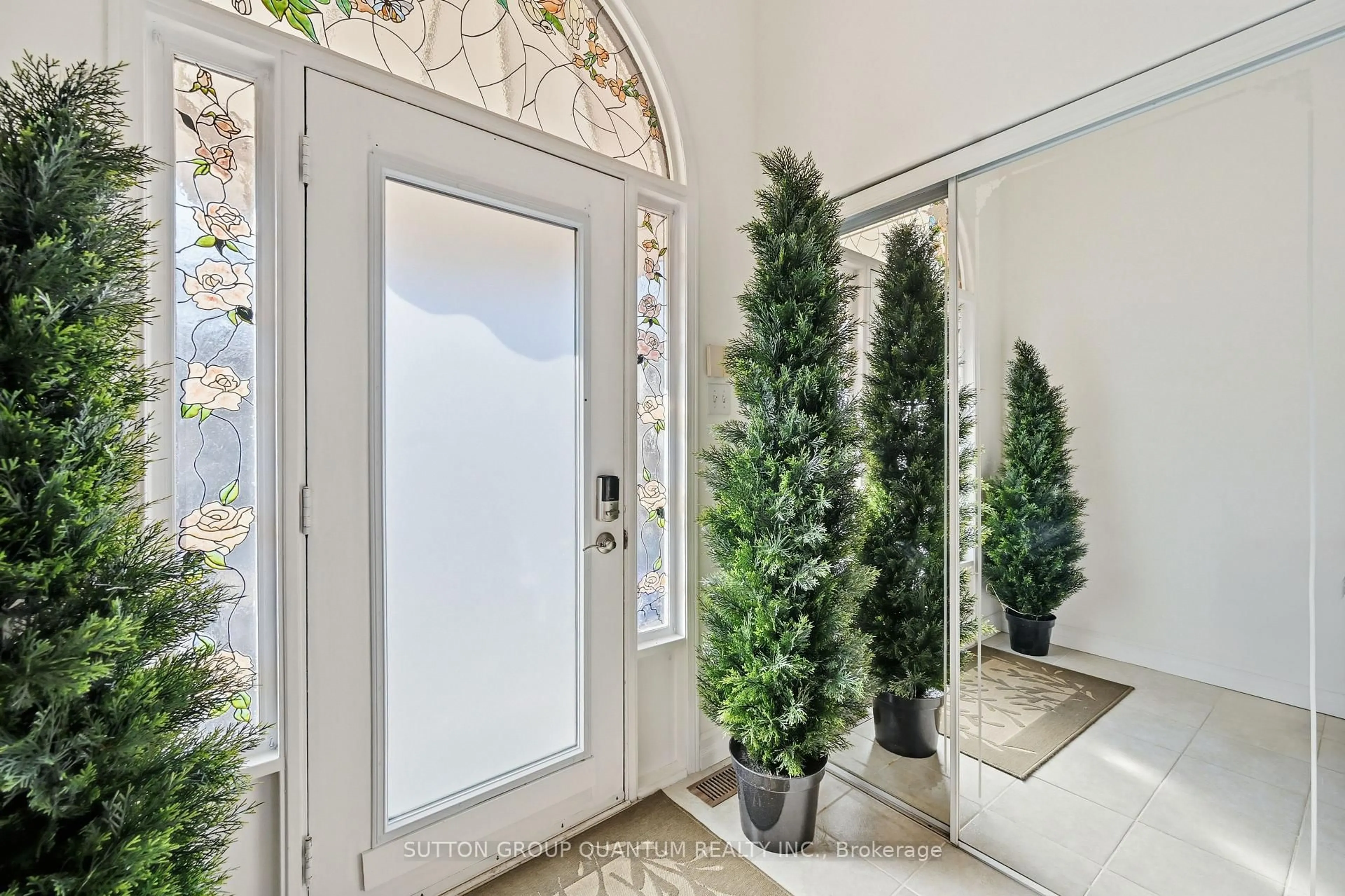 Indoor entryway for 1507 Litchfield Rd, Oakville Ontario L6H 5P4
