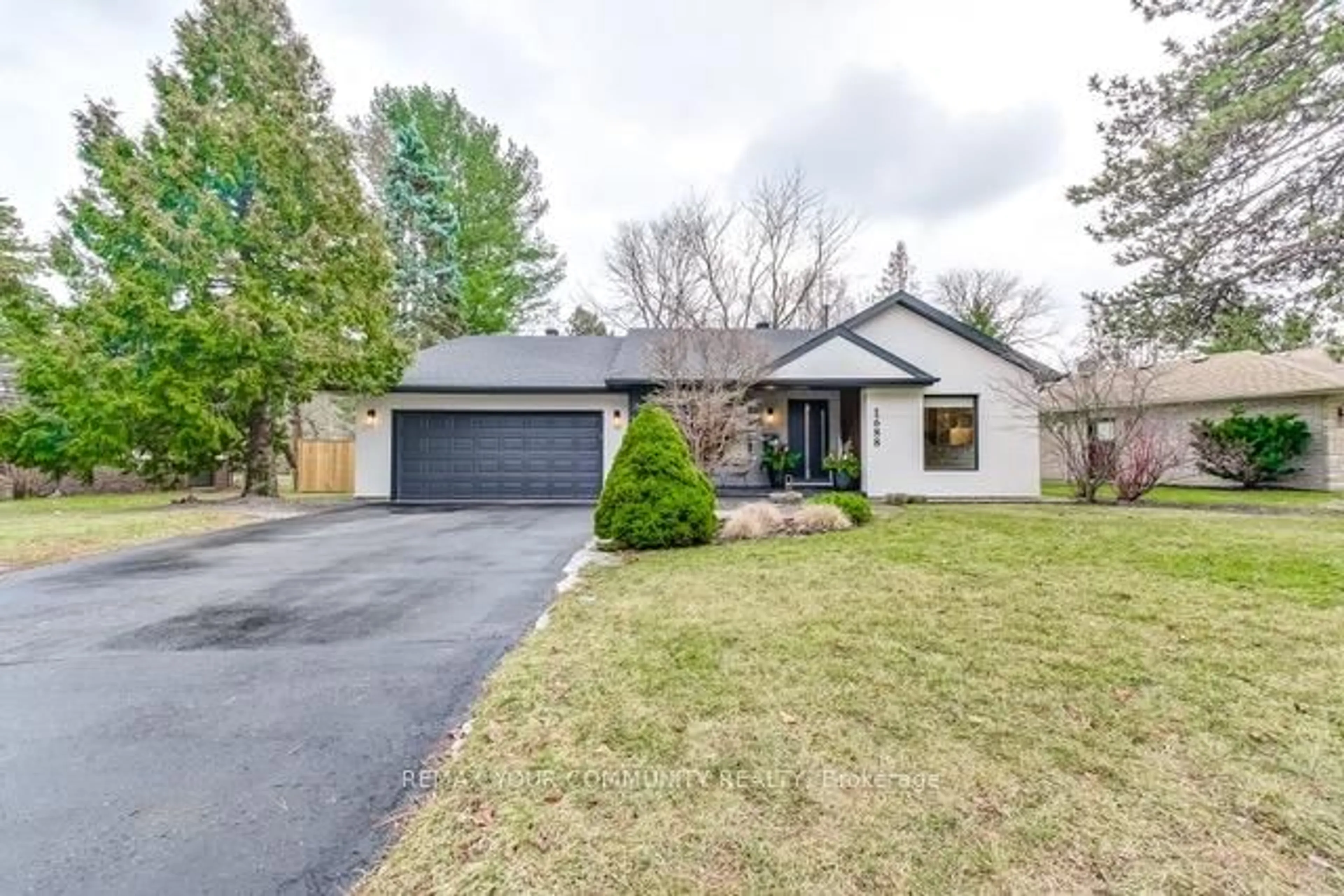 Home with brick exterior material, street for 1688 Missenden Cres, Mississauga Ontario L5J 2T4