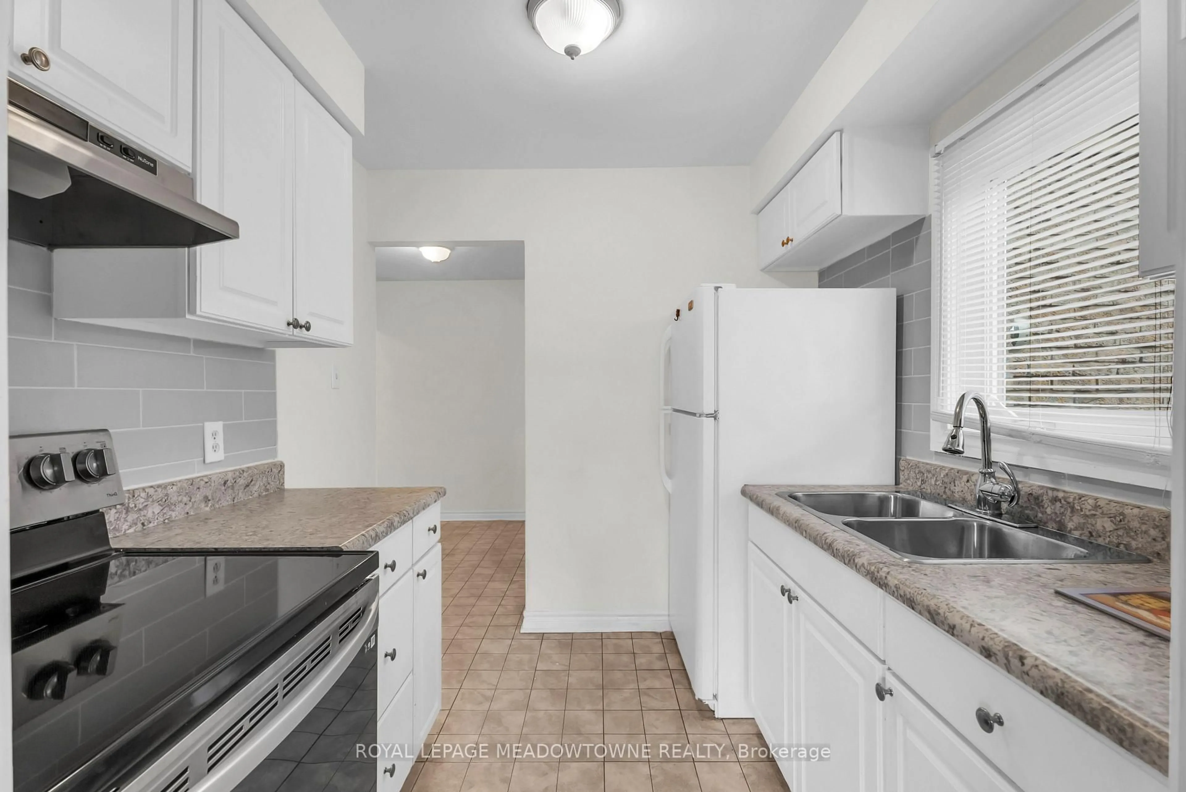 Standard kitchen, unknown for 7734 Benavon Rd, Mississauga Ontario L4T 3G3