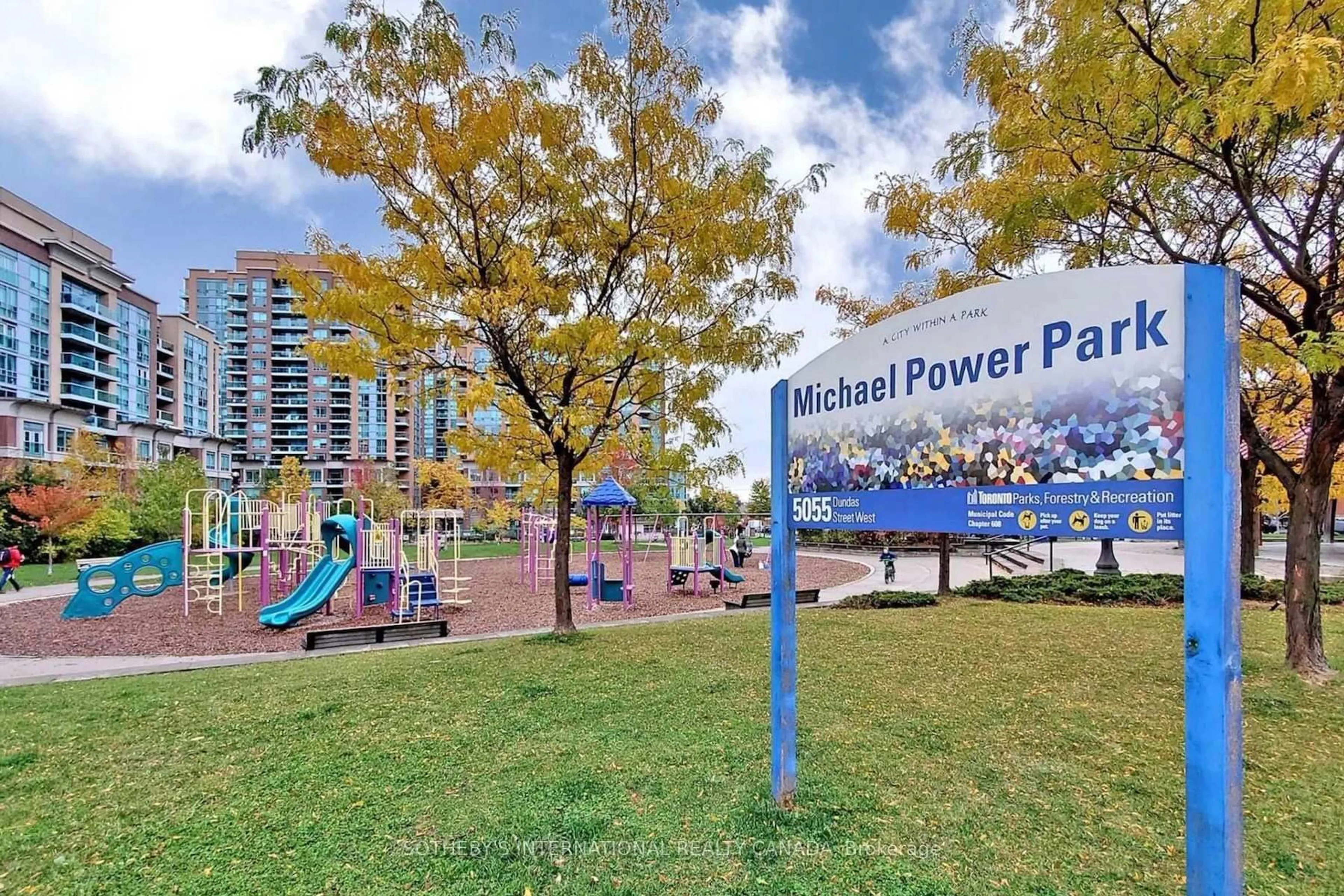 Patio, street for 30 Michael Power Pl, Toronto Ontario M9A 5G9