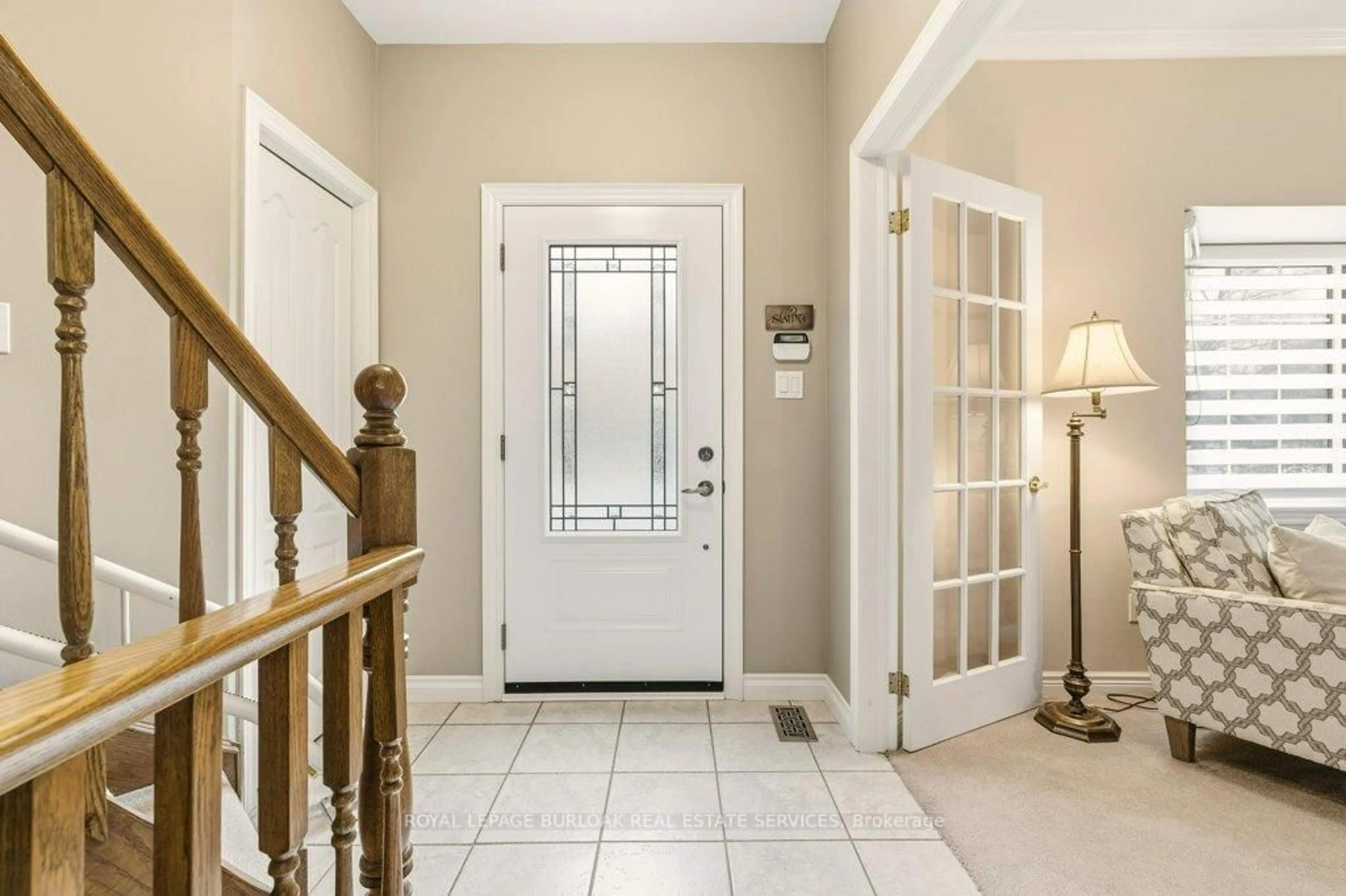 Indoor entryway for 2407 Woodward Ave #24, Burlington Ontario L7R 4J2