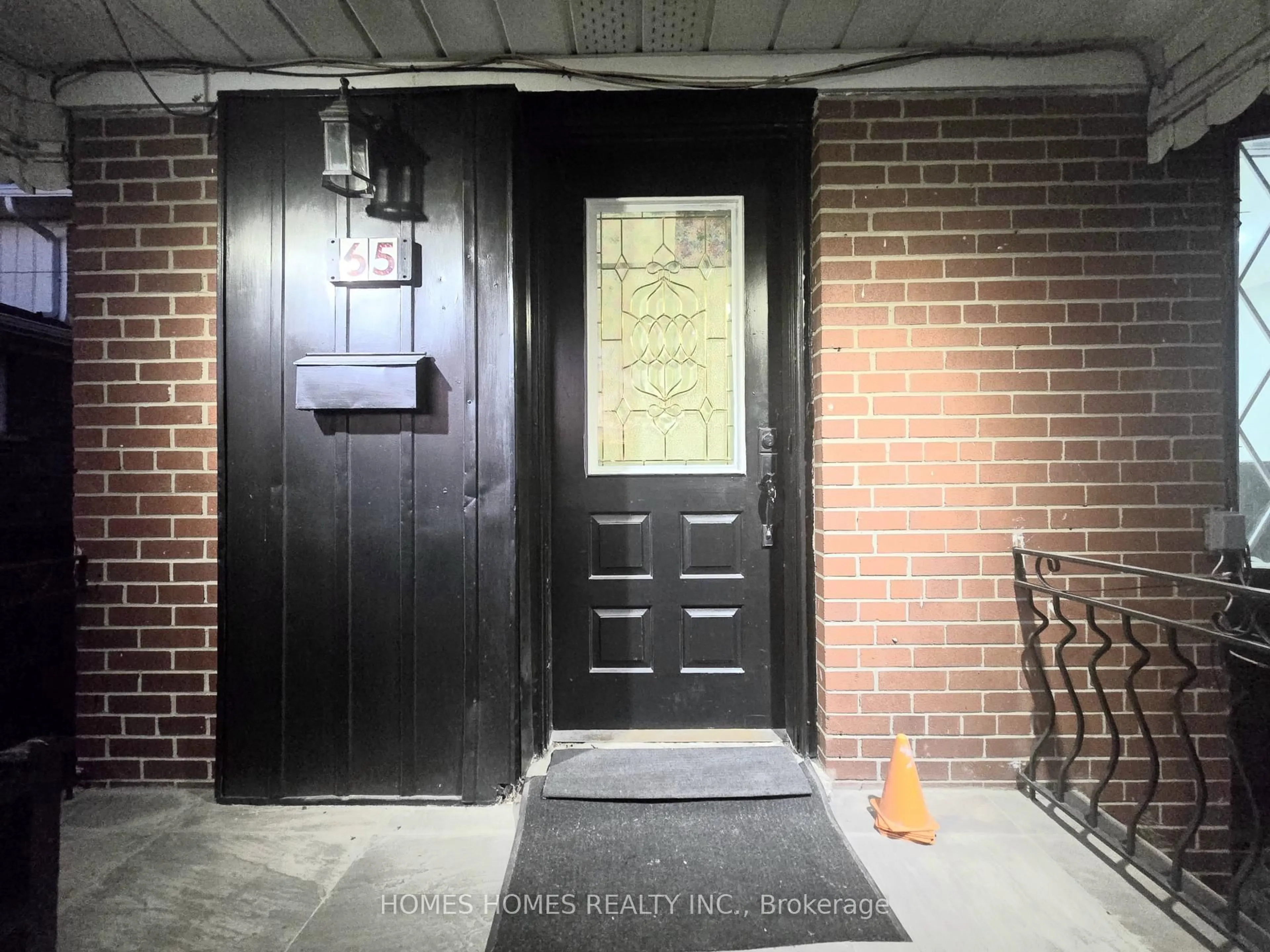 Indoor entryway for 65 Elnathan Cres, Toronto Ontario M9L 2G2