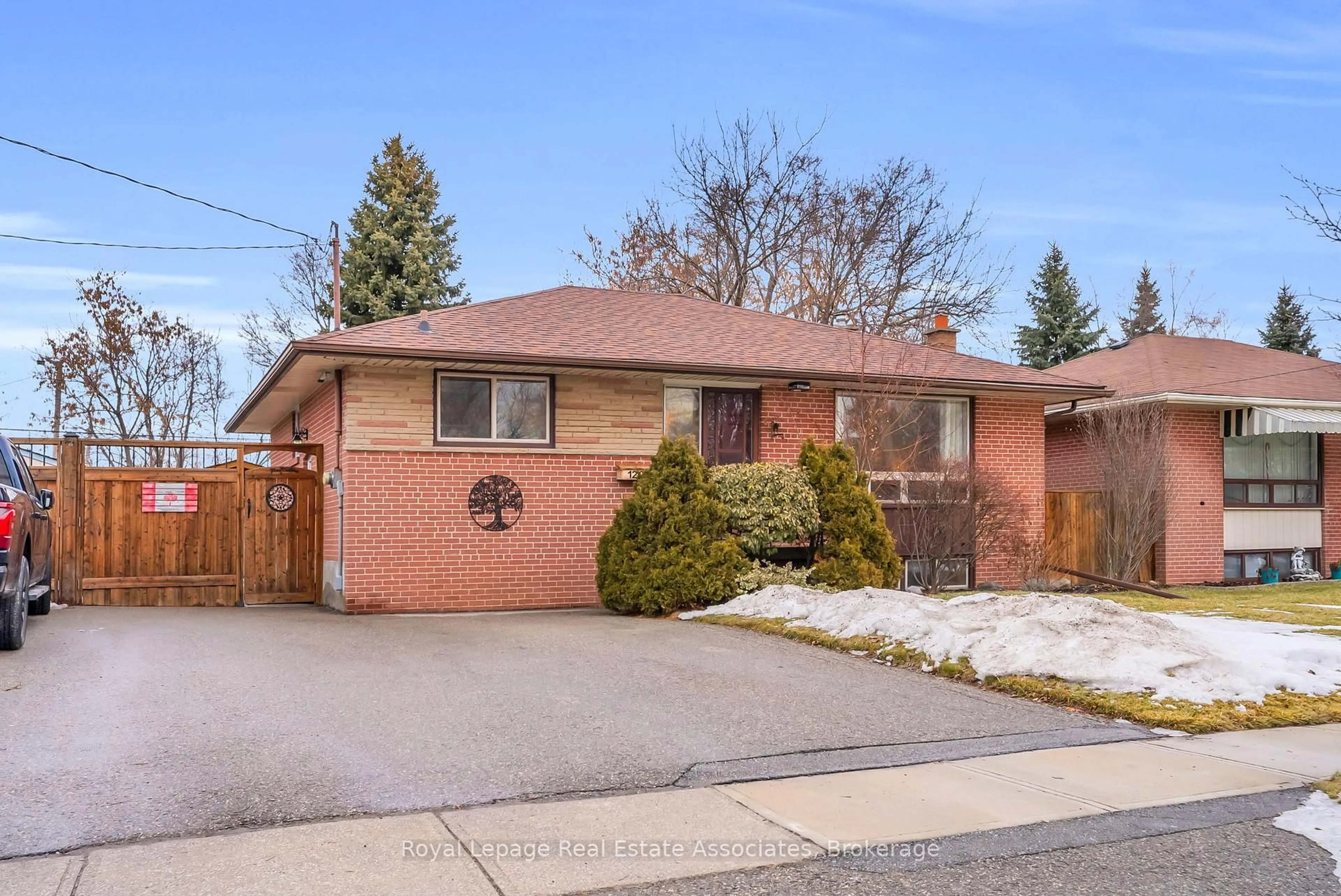 Home with brick exterior material, street for 129 Raylawn Cres, Halton Hills Ontario L7G 4M6