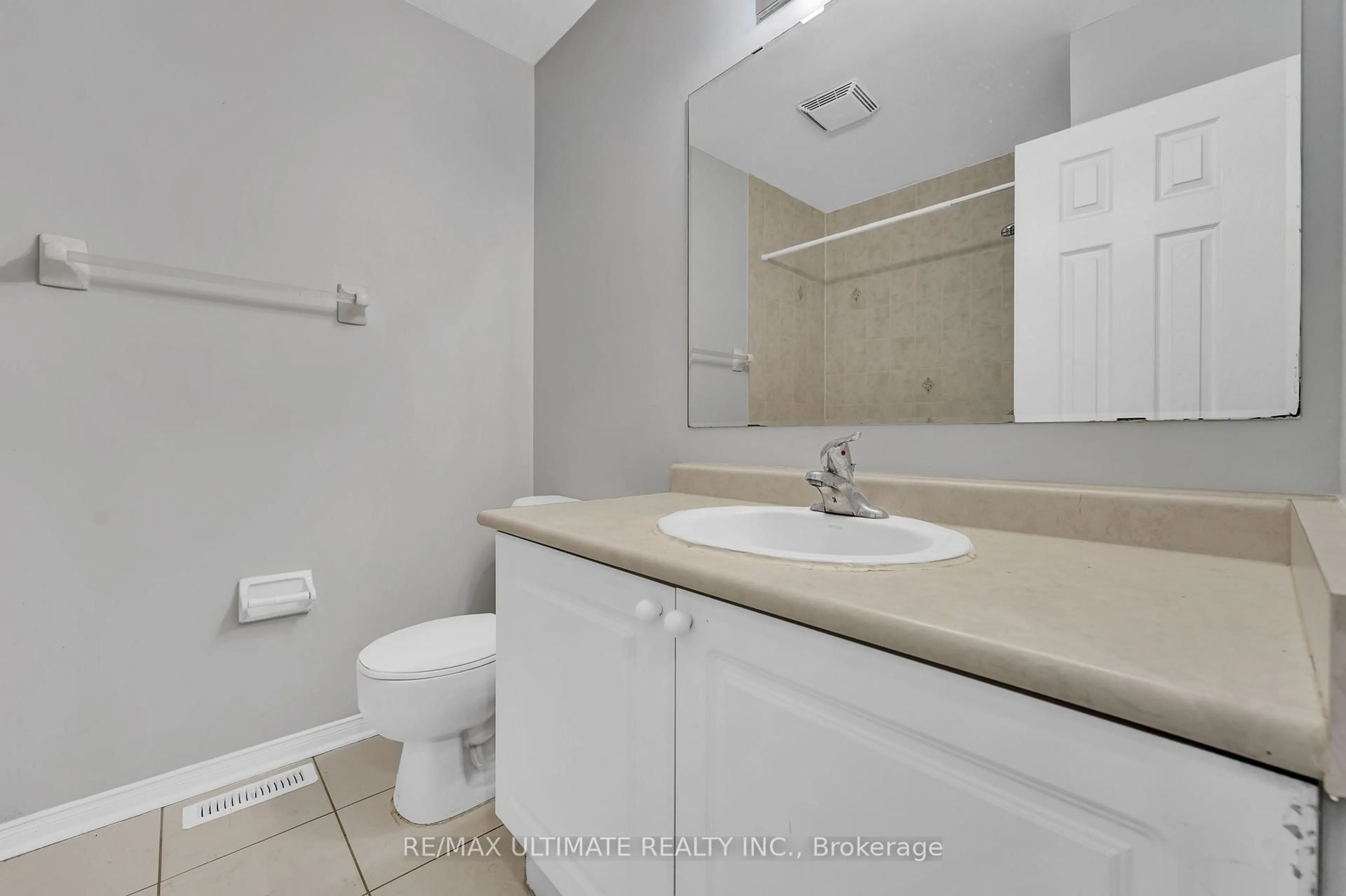 Standard bathroom, unknown for 73 Bernard Ave, Brampton Ontario L6Y 5S4