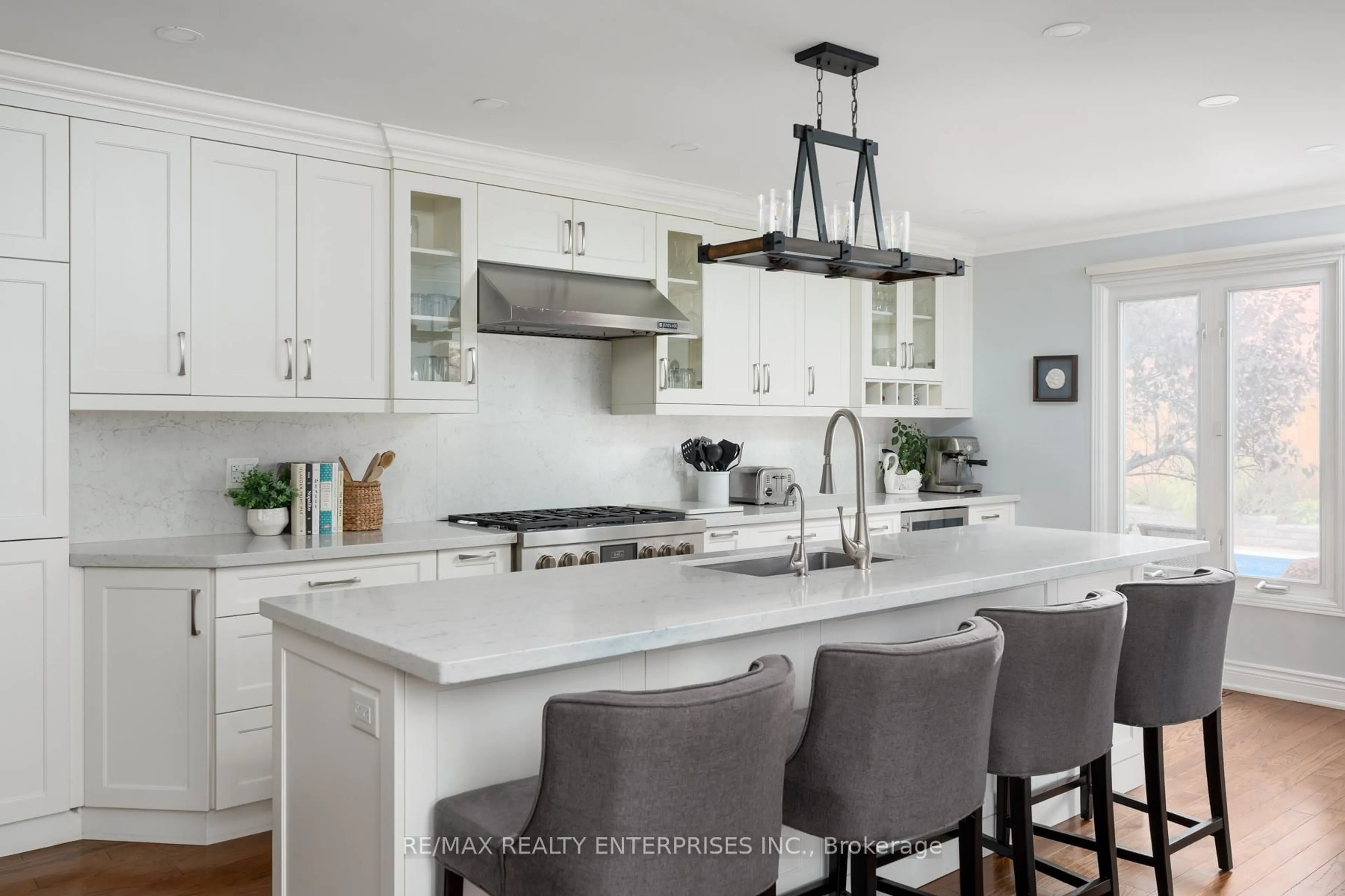 Open concept kitchen, ceramic/tile floor for 1101 Fieldstone Circ, Oakville Ontario L6M 2K4