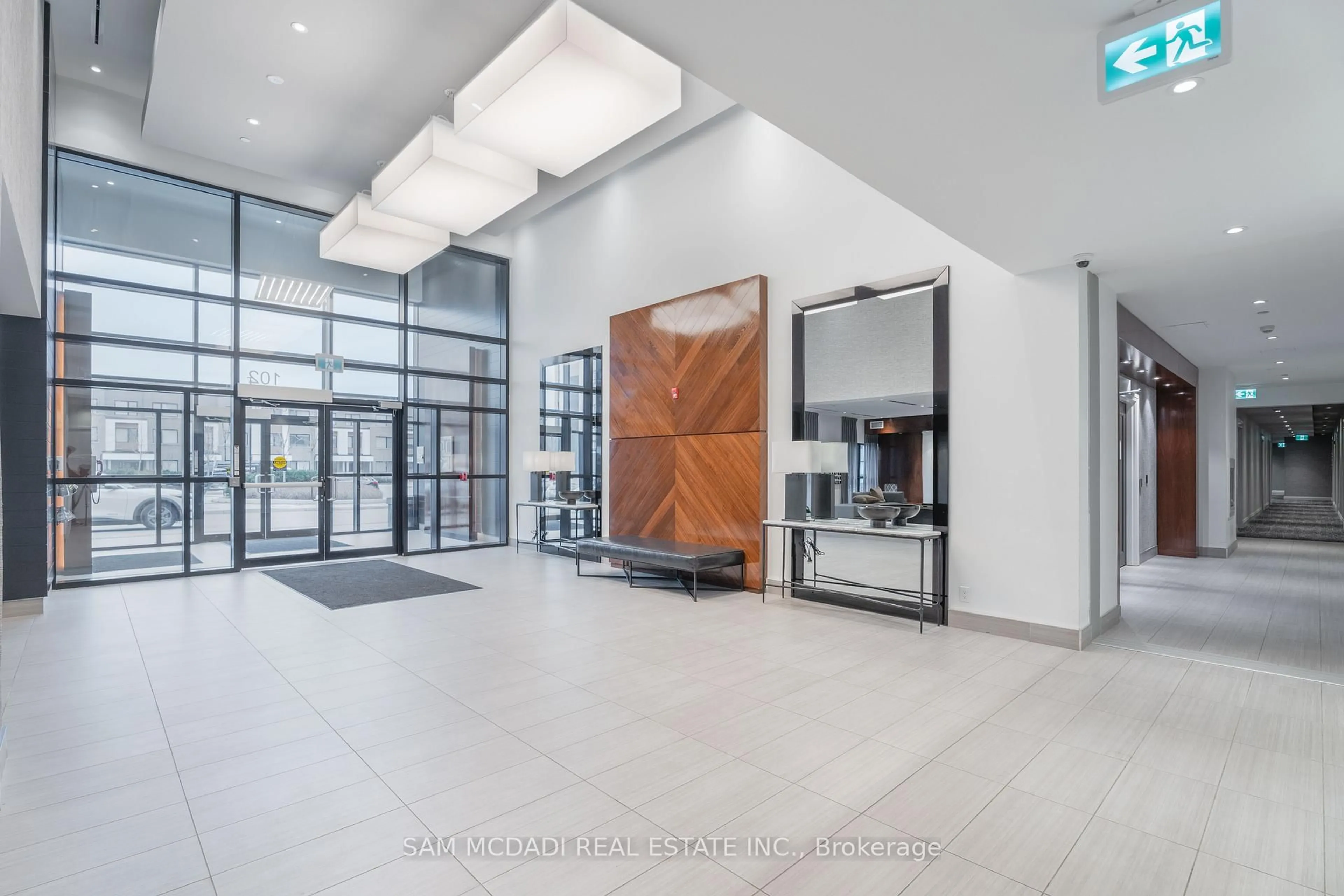 Indoor foyer for 102 Grovewood Common #529, Oakville Ontario L6H 0X2