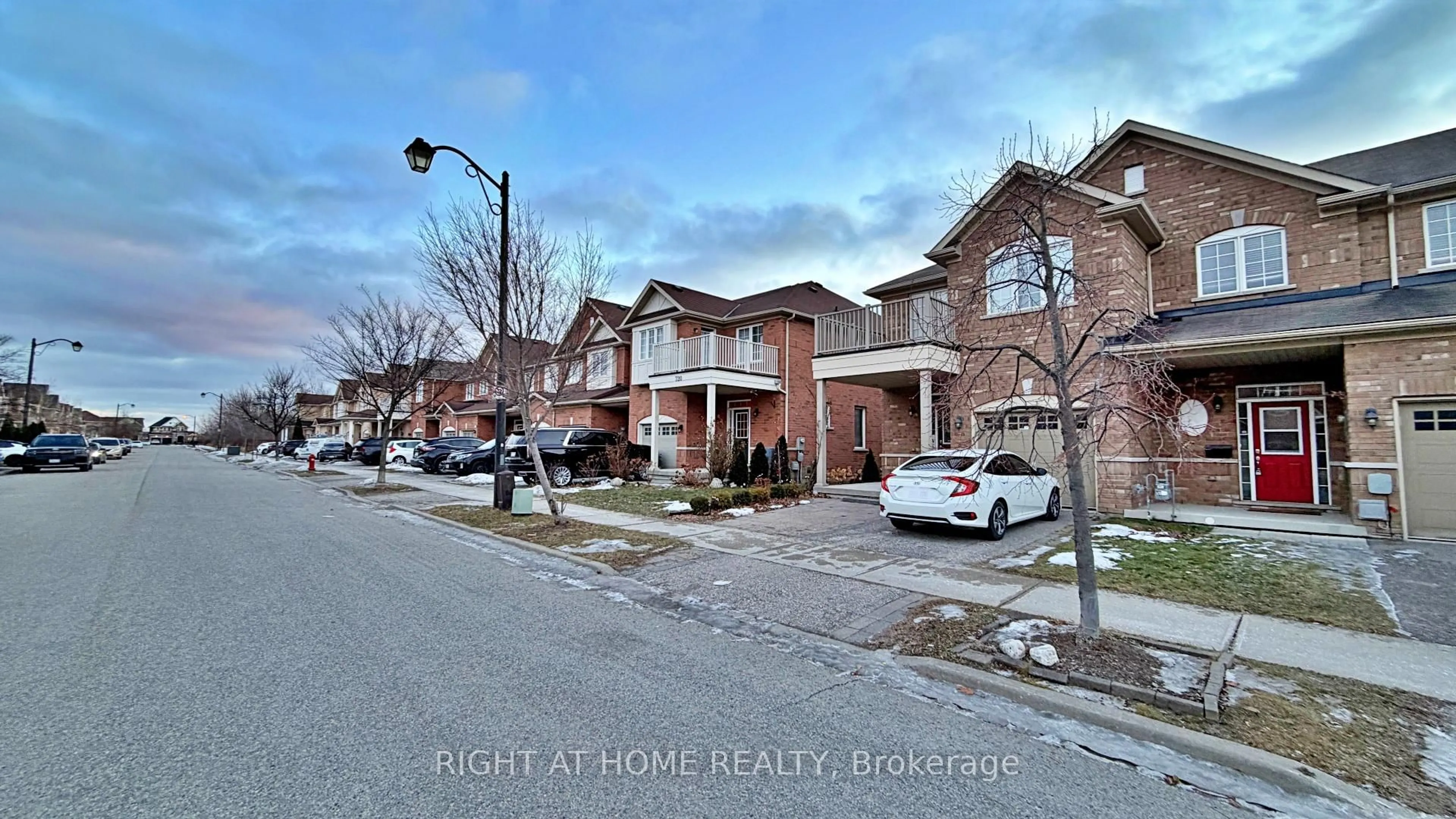 A pic from outside/outdoor area/front of a property/back of a property/a pic from drone, street for 708 Agnew Cres, Milton Ontario L9T 8M6
