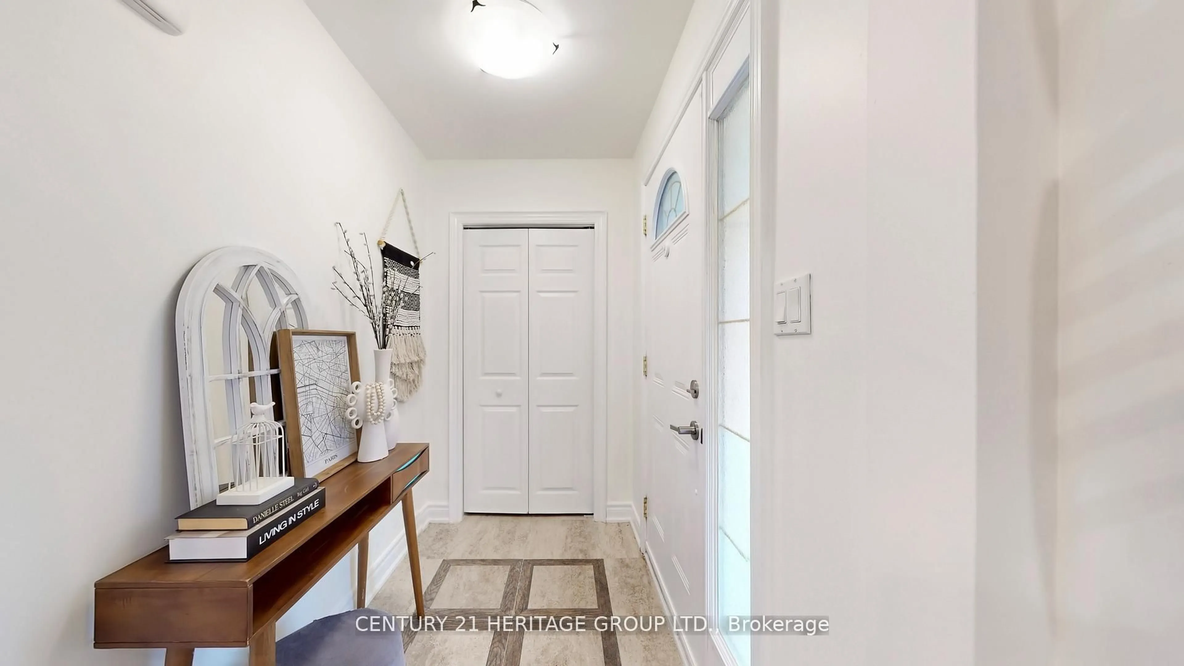 Indoor entryway for 194 Sewell Dr, Oakville Ontario L6H 1E4