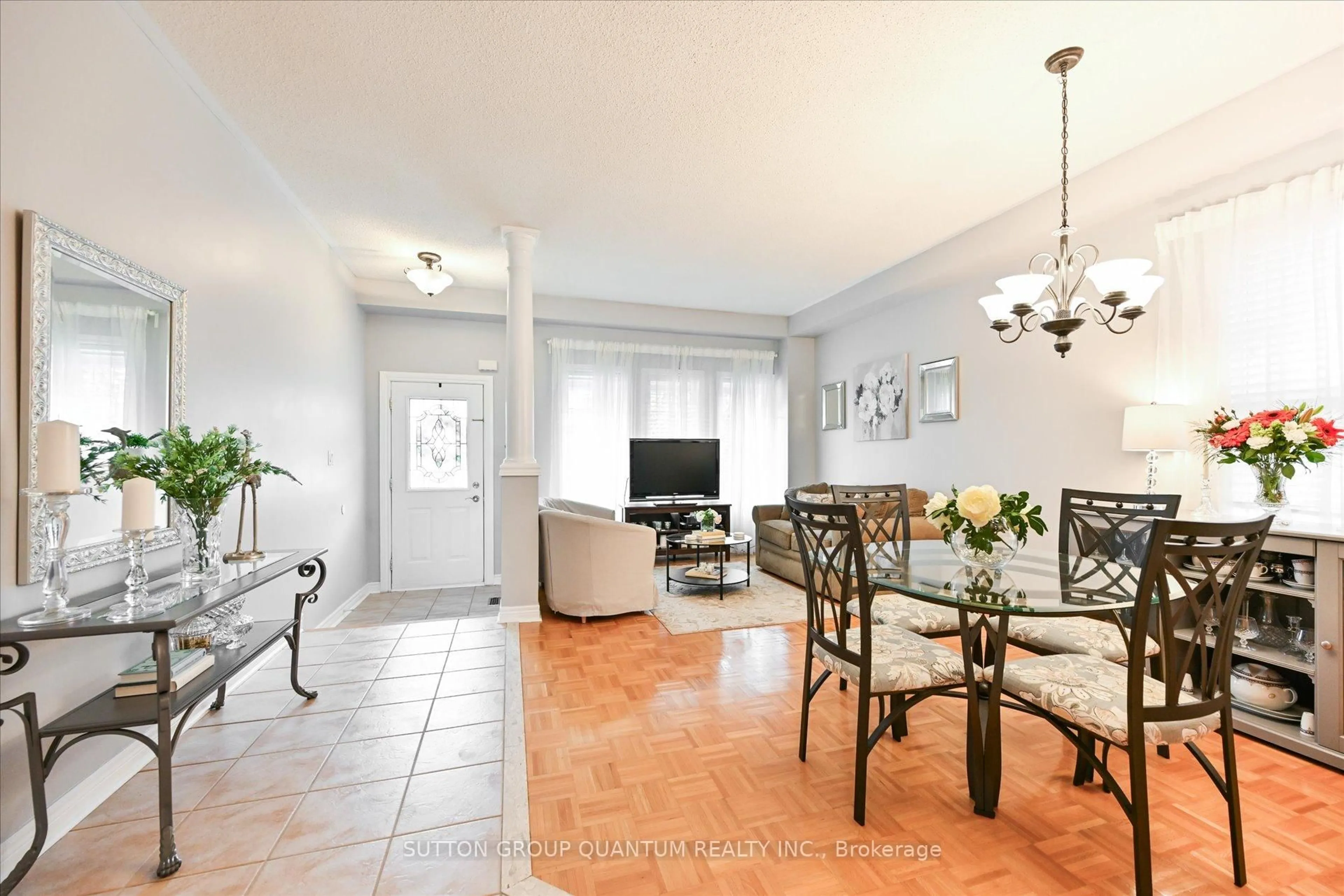 Living room with furniture, ceramic/tile floor for 3512 Positano Pl, Mississauga Ontario L5M 6Y9