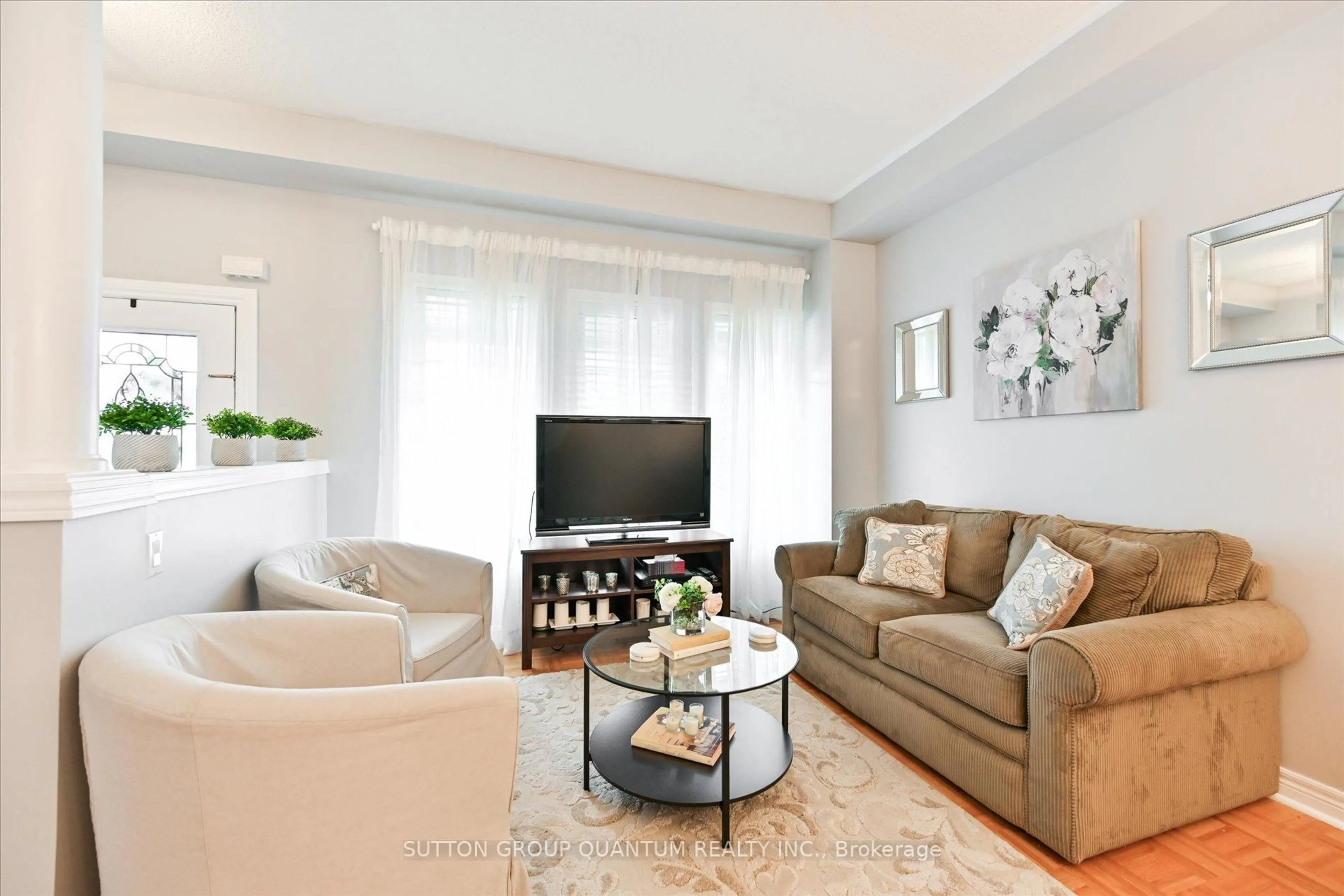 Living room with furniture, unknown for 3512 Positano Pl, Mississauga Ontario L5M 6Y9
