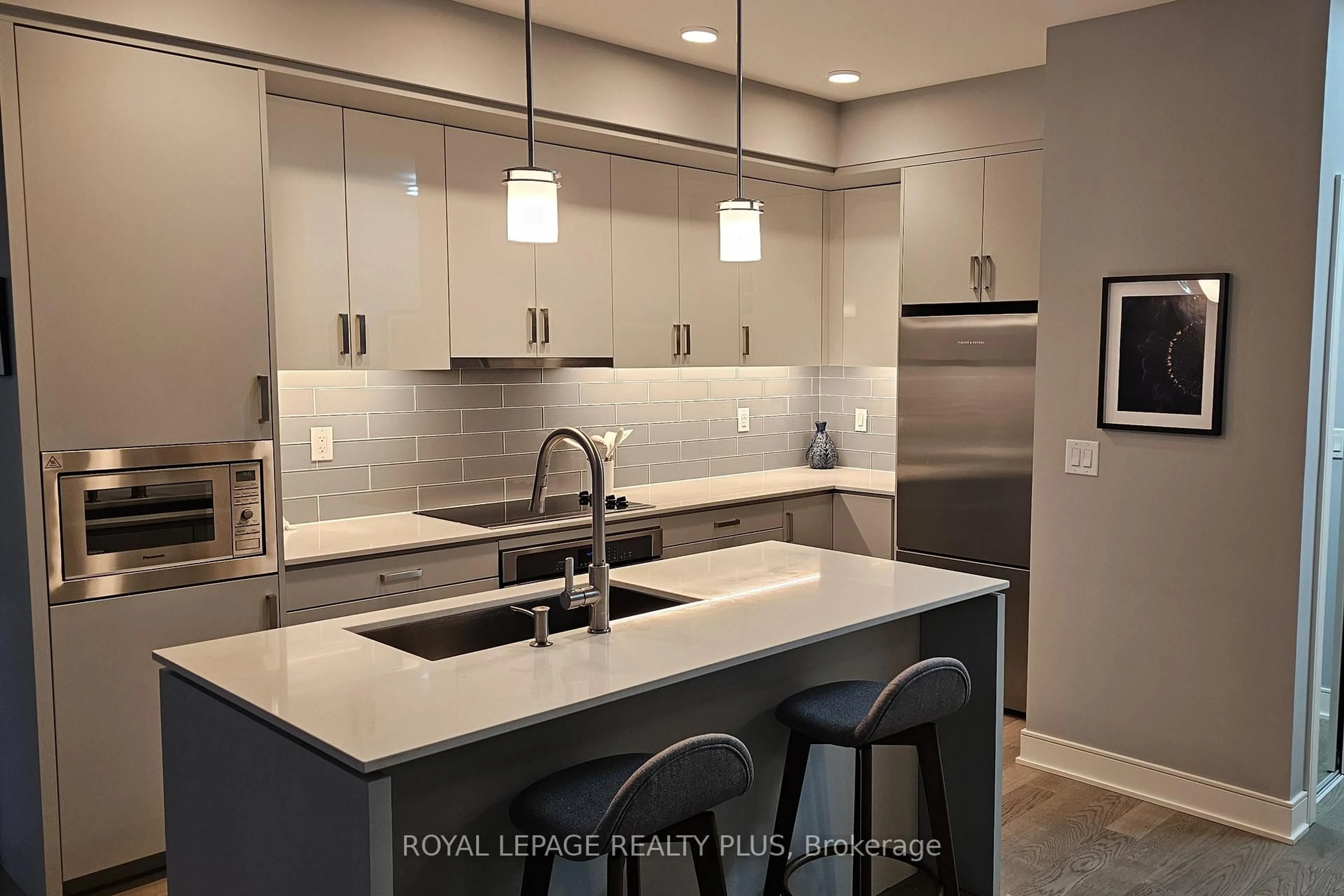 Contemporary kitchen, ceramic/tile floor for 1575 Lakeshore Rd #105, Mississauga Ontario L5J 0B1