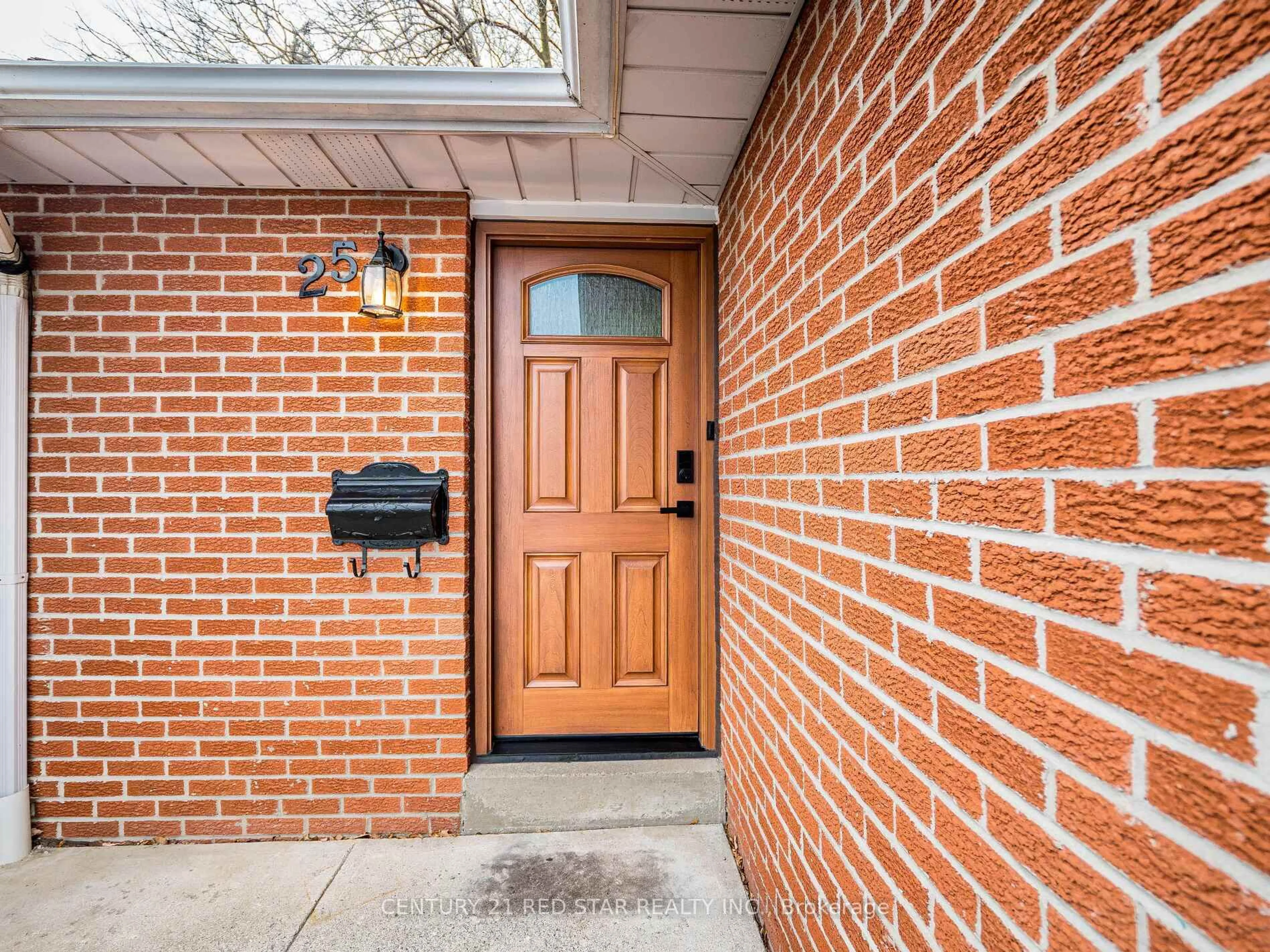 Home with brick exterior material, street for 25 Devonshire Dr, Brampton Ontario L6T 3G5
