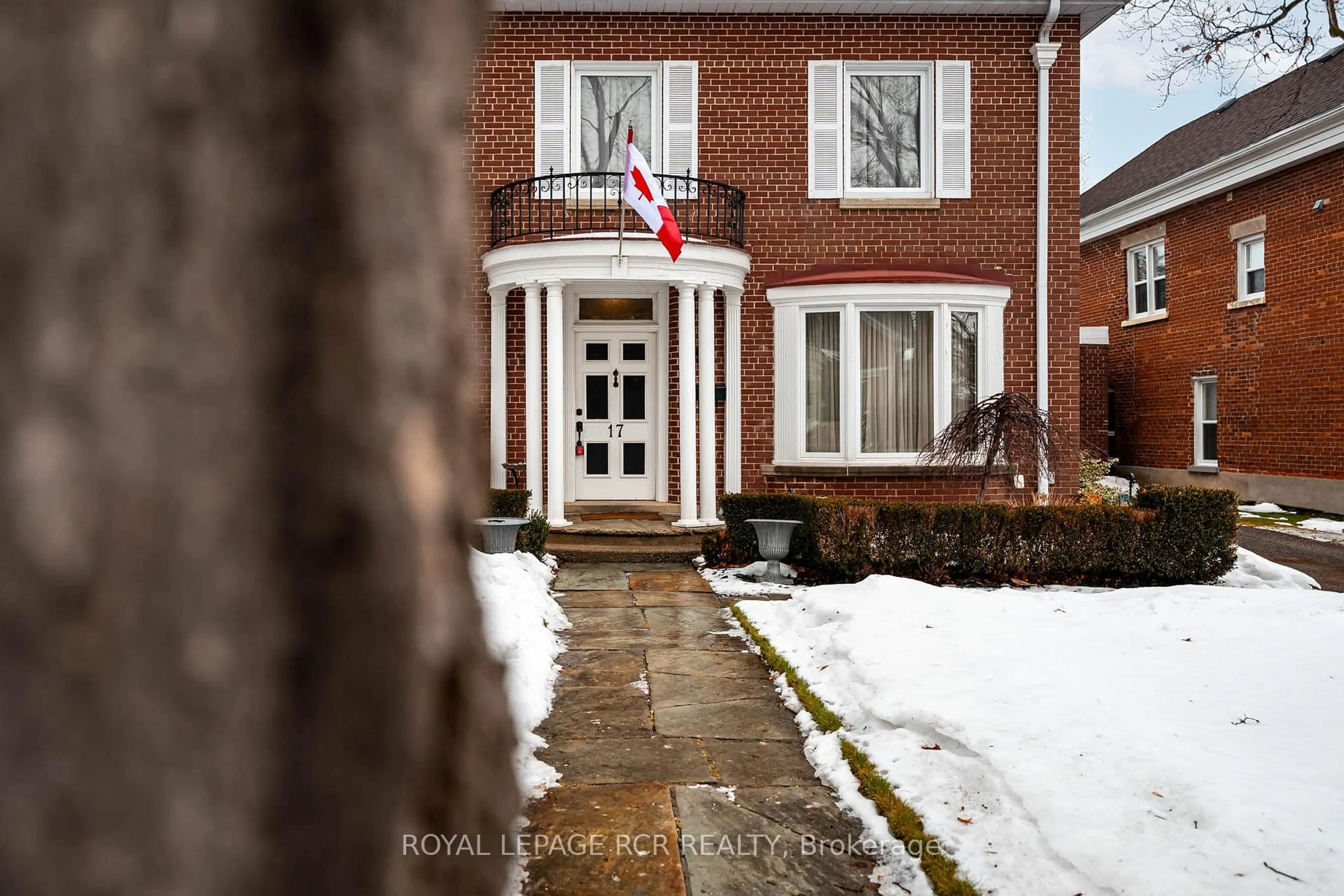 Home with brick exterior material, street for 17 First Ave, Orangeville Ontario L9W 1H7