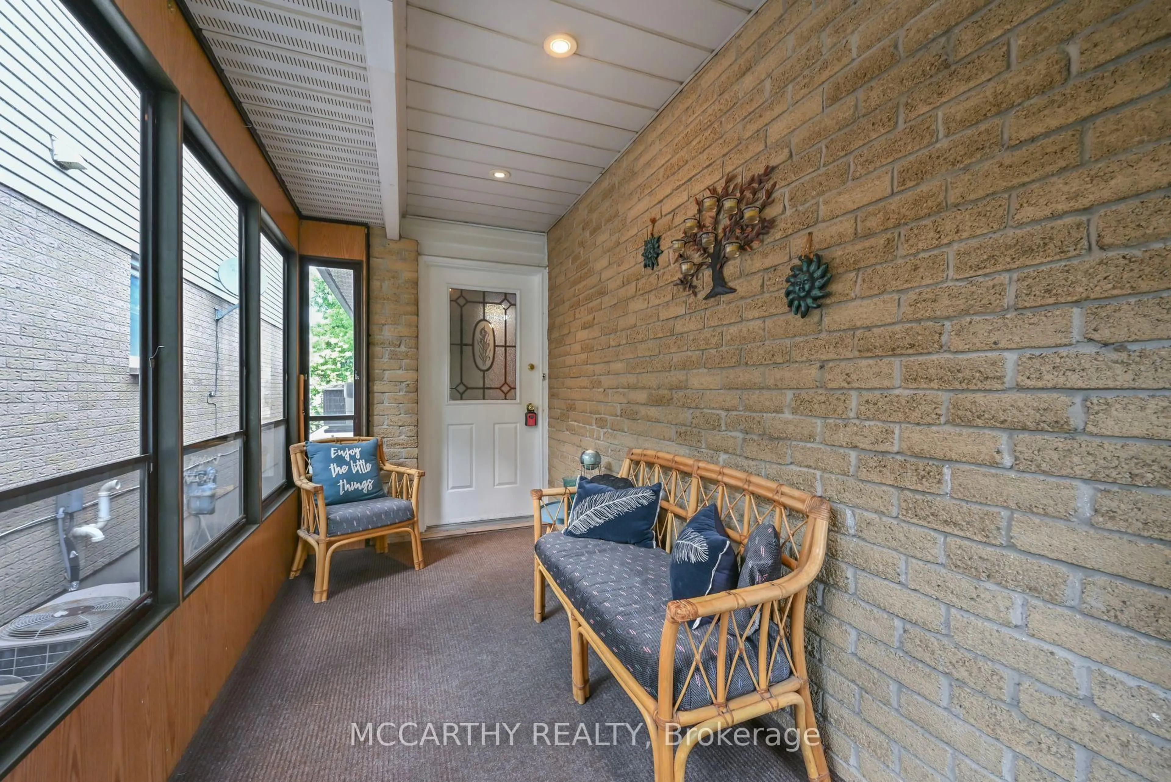 Indoor entryway for 15 Andrew Ave, Orangeville Ontario L9W 4E5