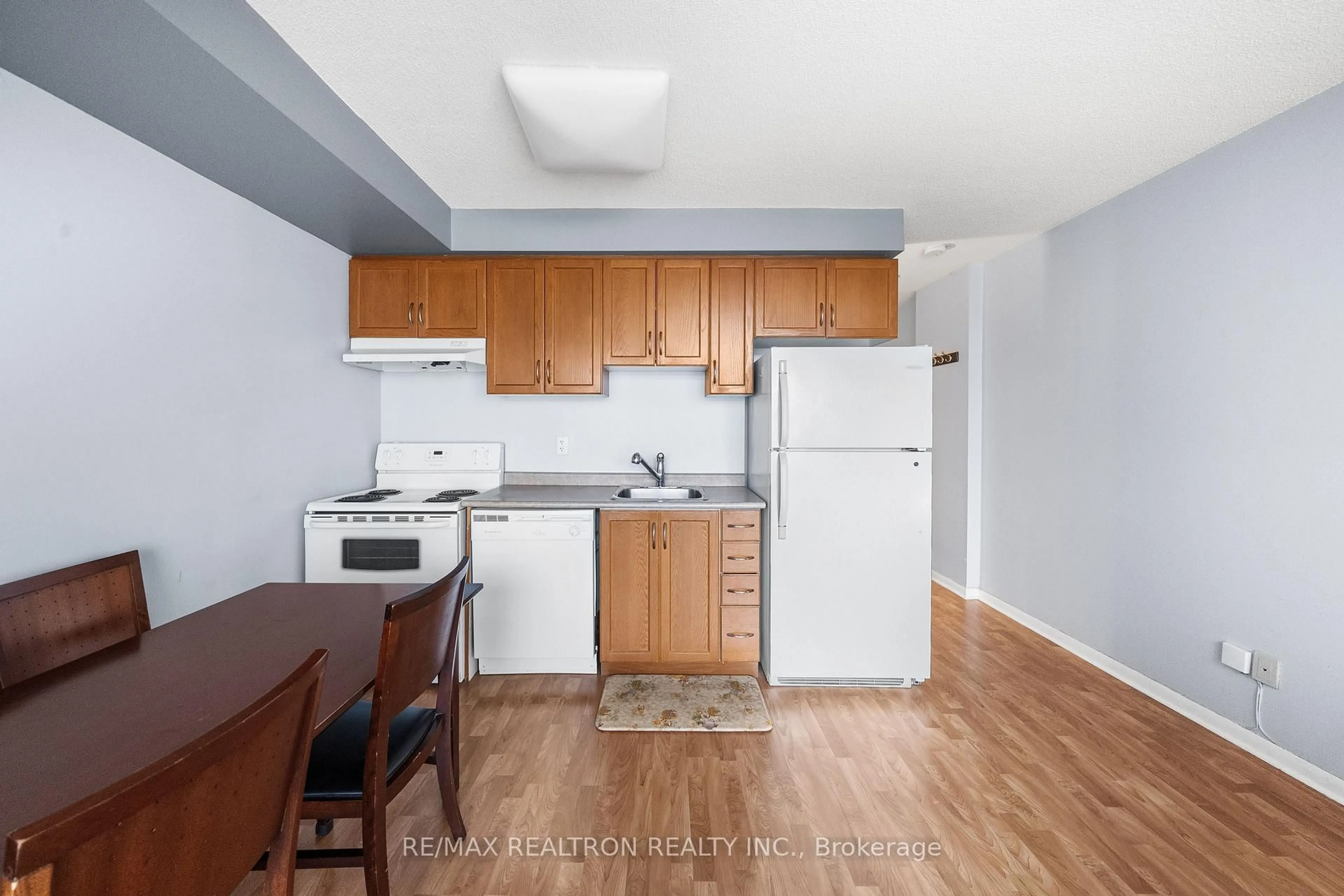 Standard kitchen, unknown for 2464 Weston Rd #405, Toronto Ontario M9N 0A2
