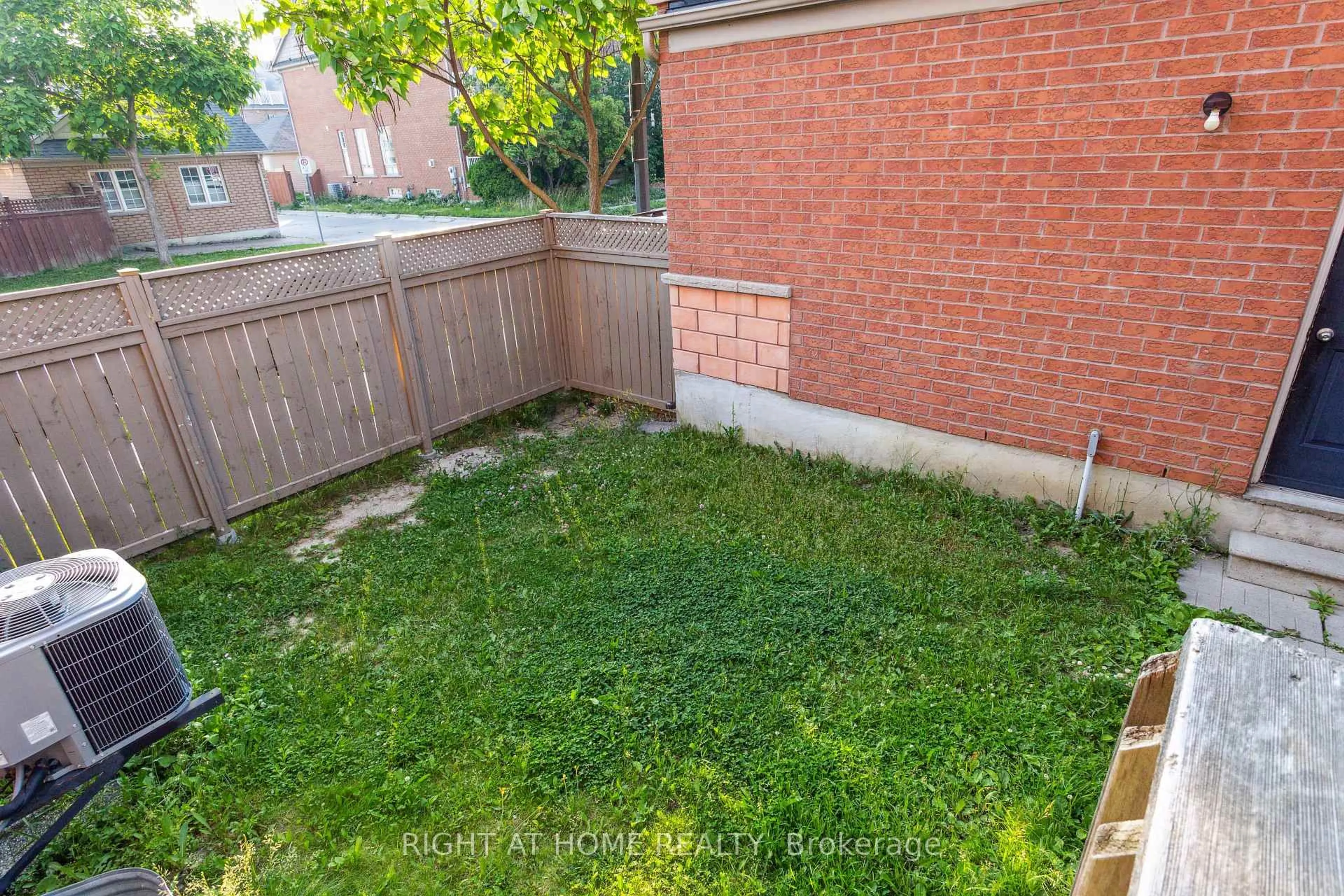 Patio, street for 3 Herzberg Gdns, Toronto Ontario M3J 3P5