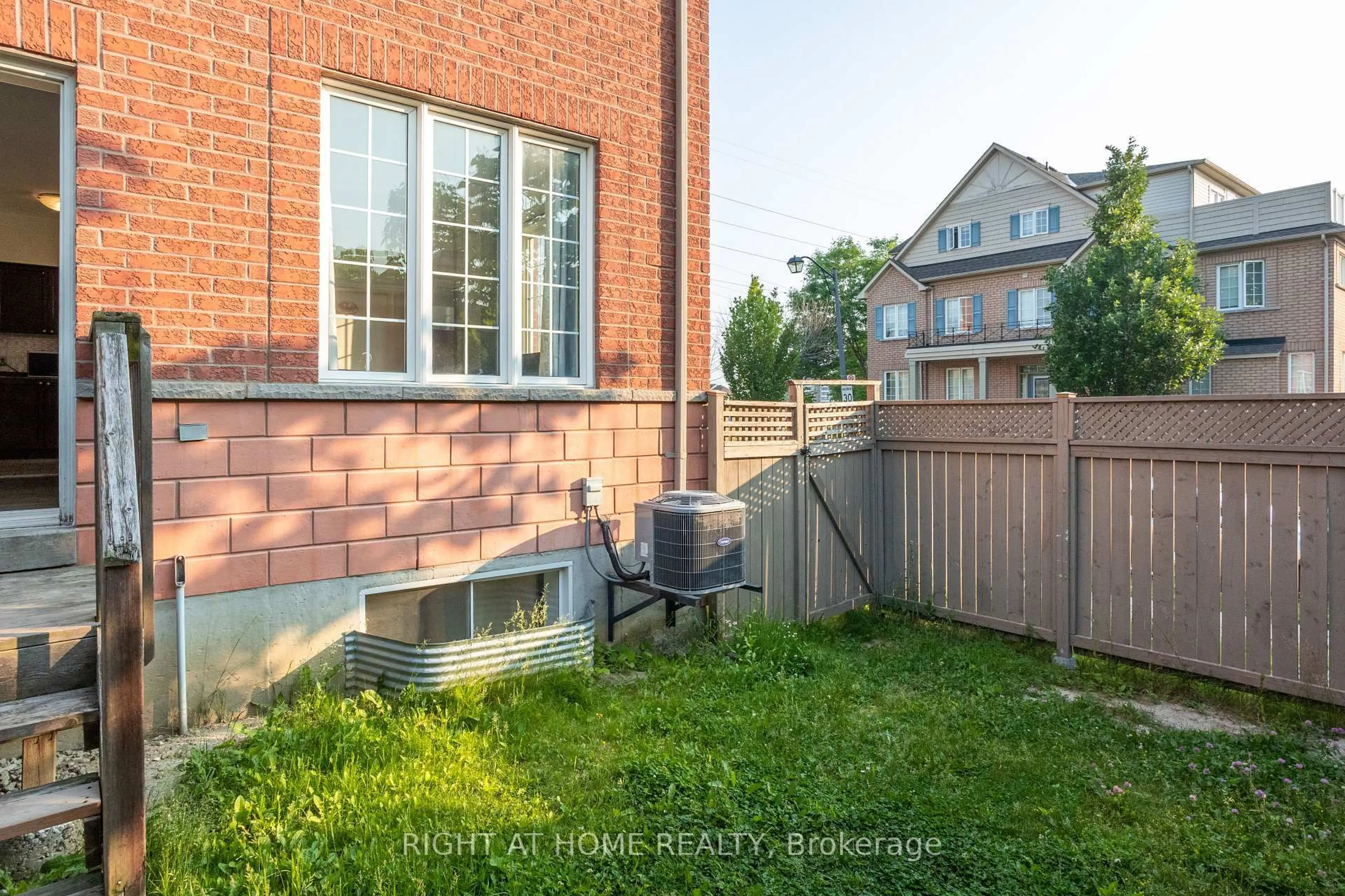Patio, street for 3 Herzberg Gdns, Toronto Ontario M3J 3P5