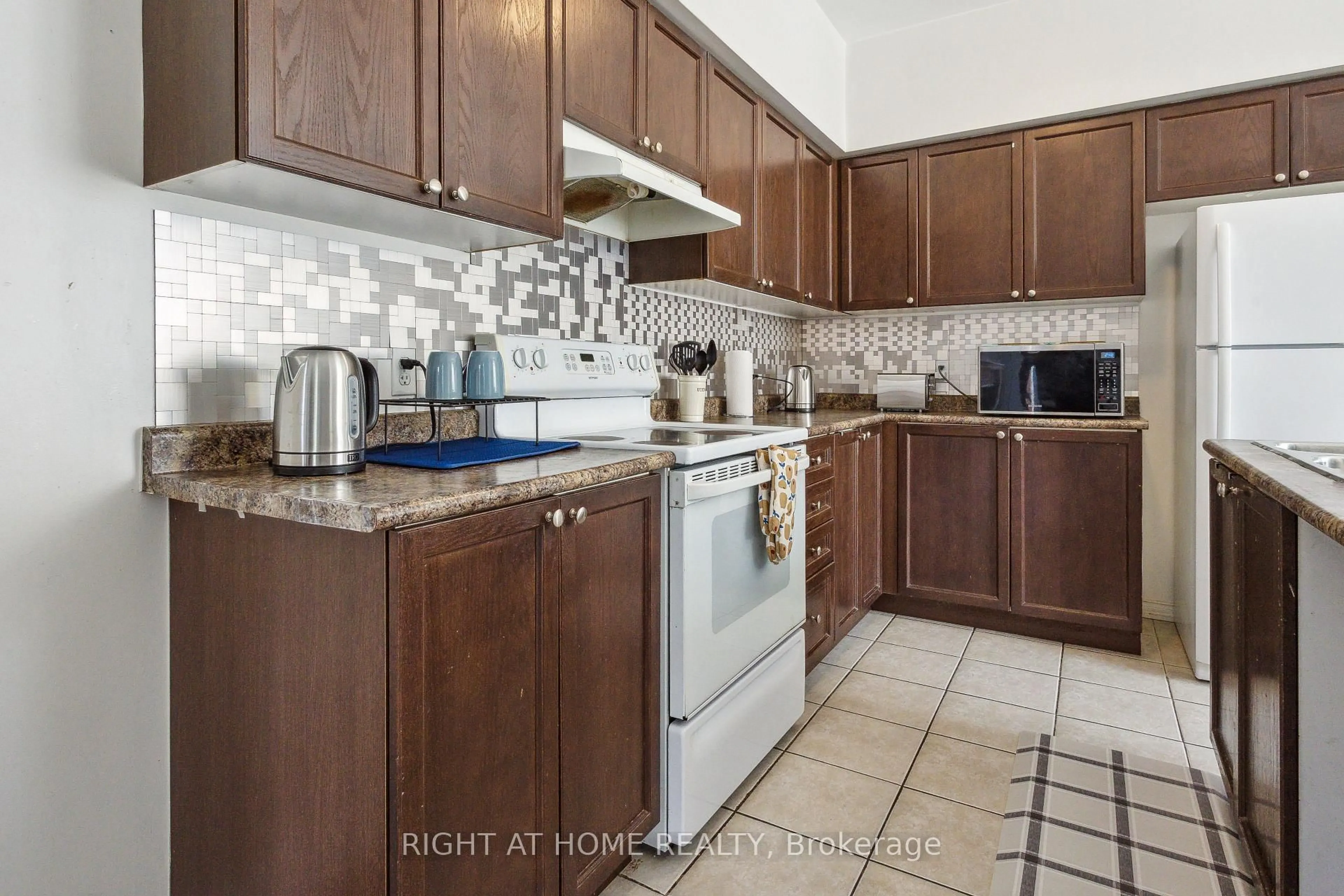 Standard kitchen, ceramic/tile floor for 3 Herzberg Gdns, Toronto Ontario M3J 3P5