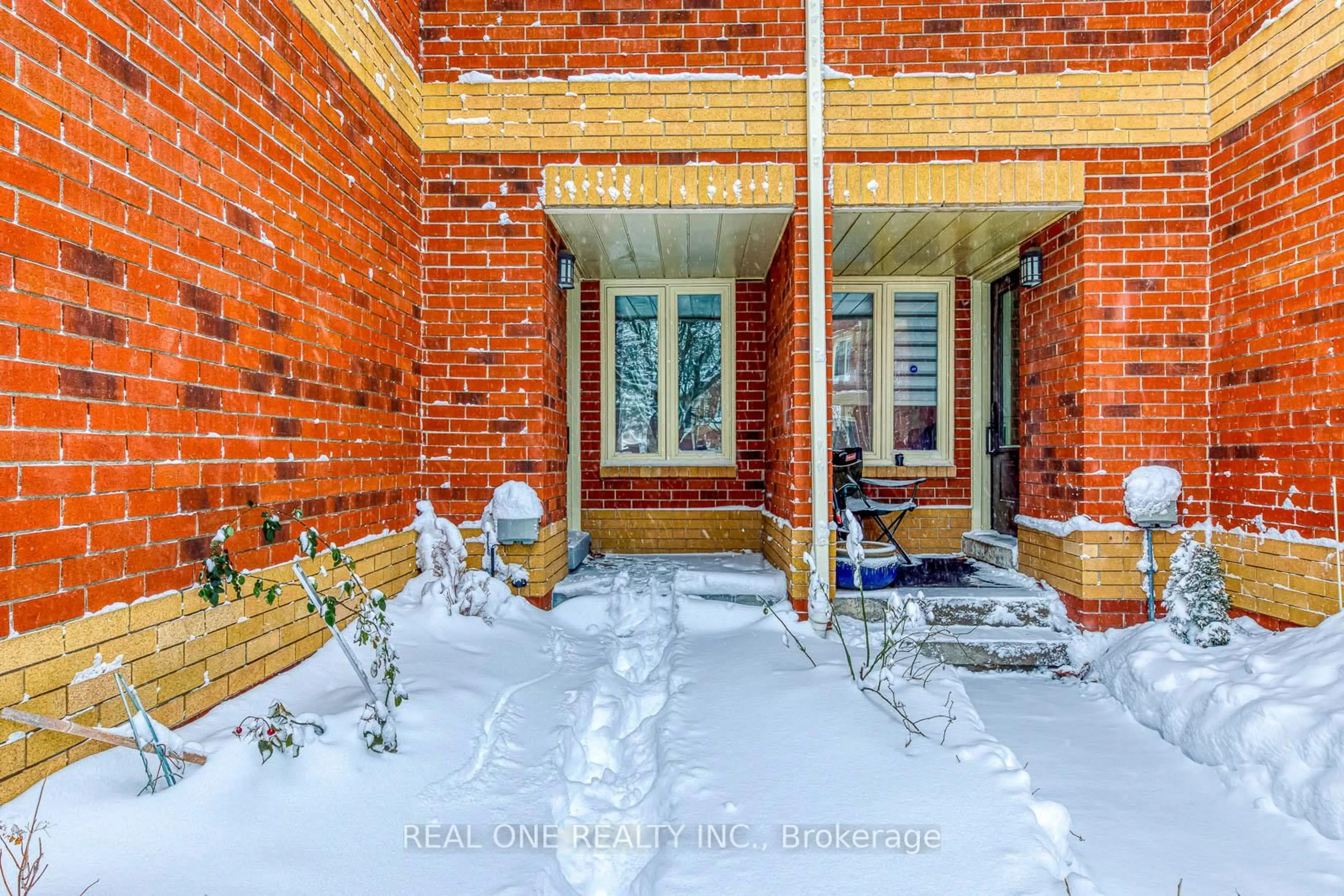 Patio, building for 2006 Glenada Cres #2, Oakville Ontario L6H 5R9