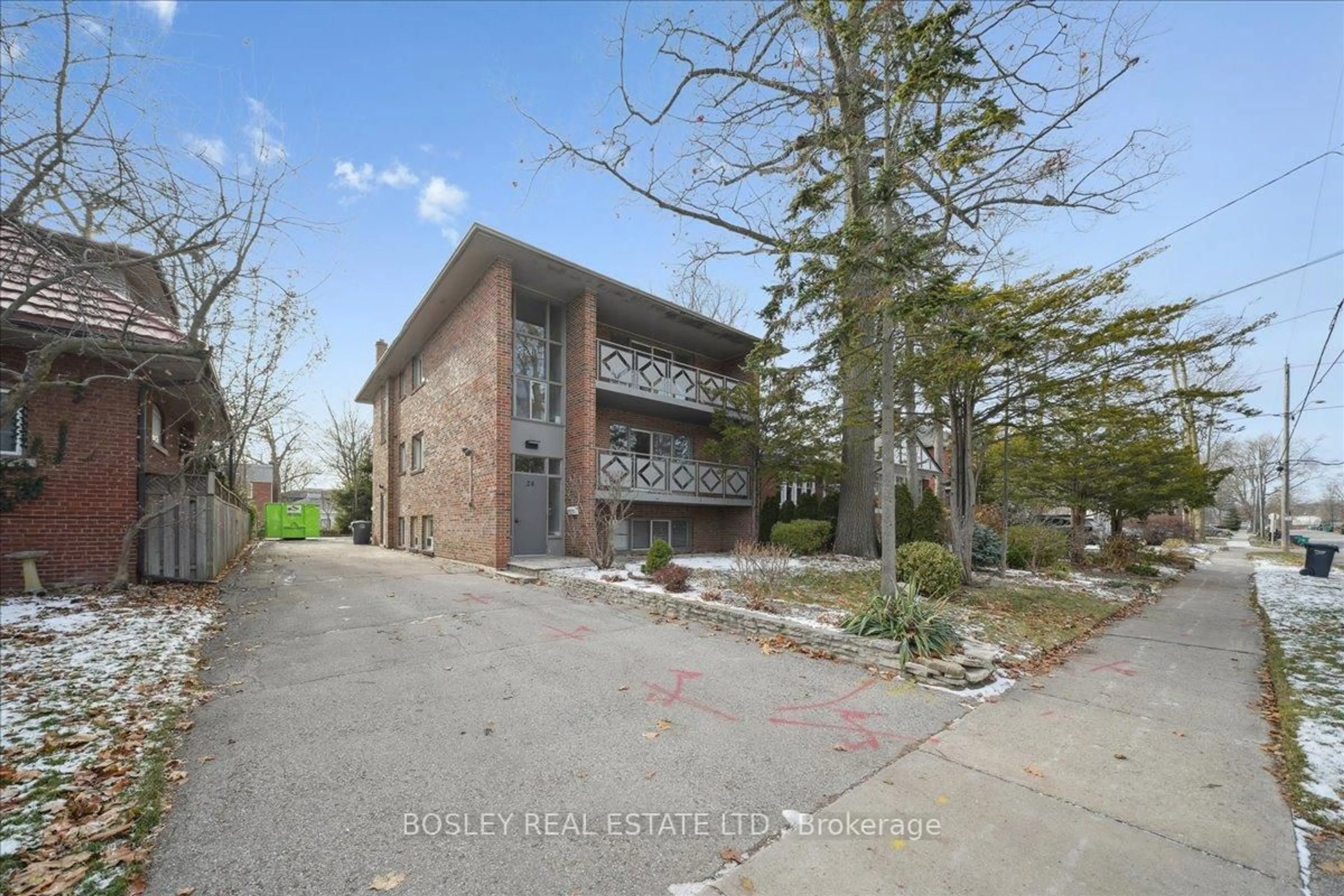 Unknown for 24 Oakwood Ave, Mississauga Ontario L5G 3L7