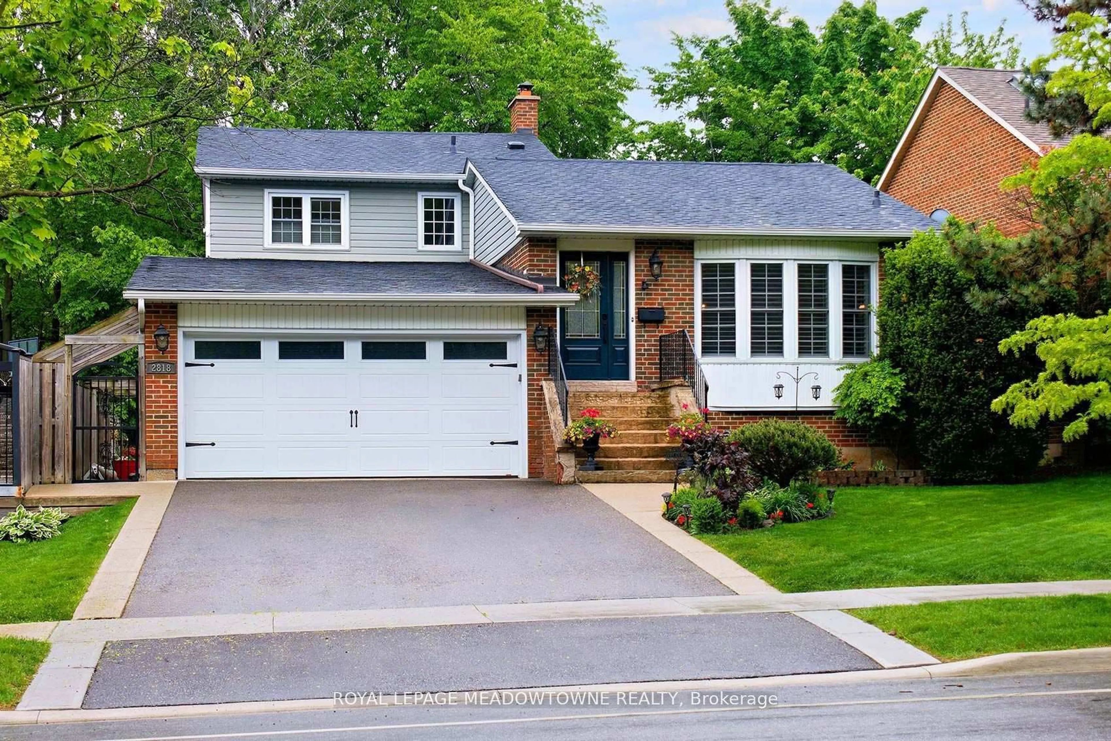 Home with brick exterior material, street for 2818 Folkway Dr, Mississauga Ontario L5L 2H9