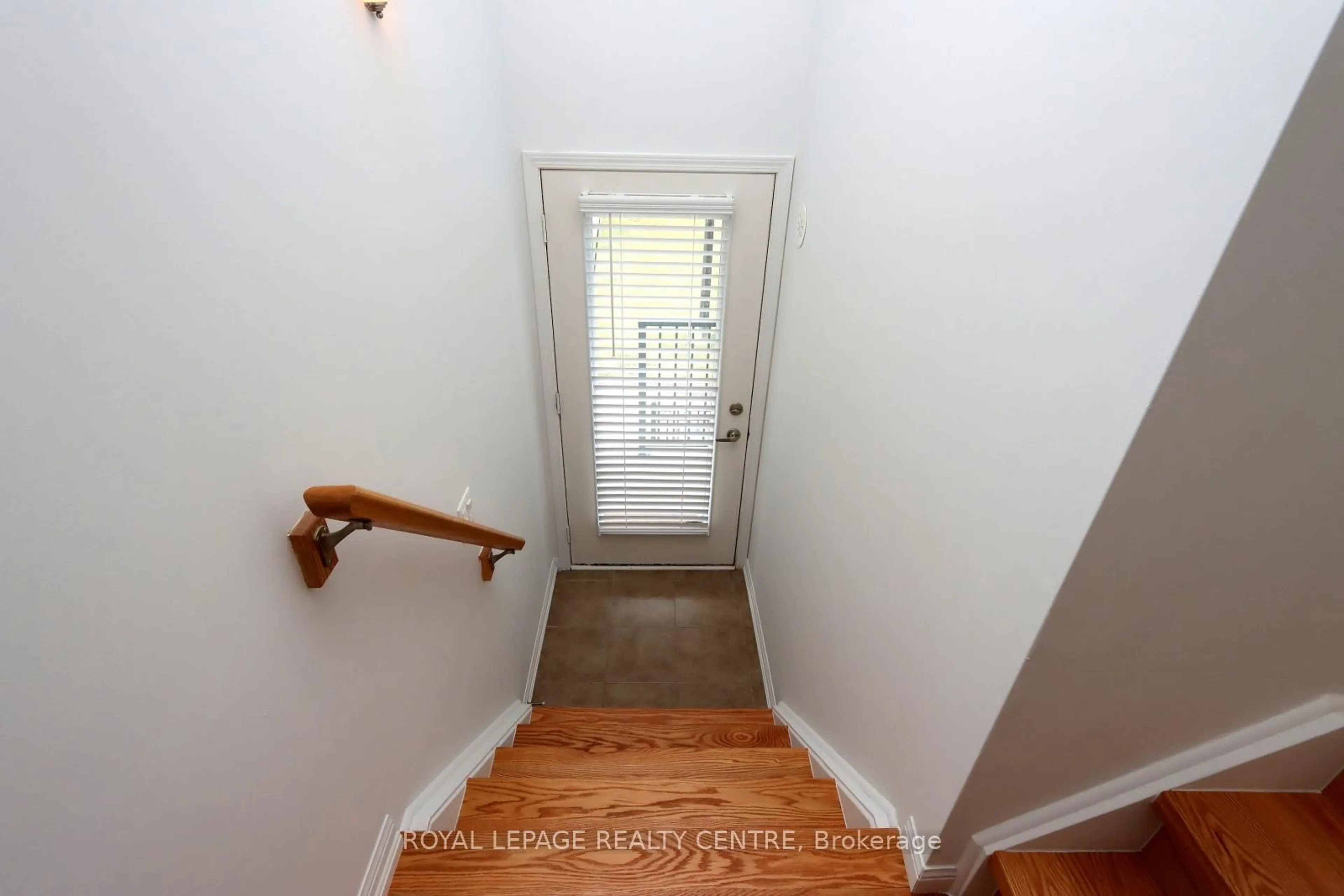 Indoor entryway for 3135 Boxford Cres #4, Mississauga Ontario L5M 0X1