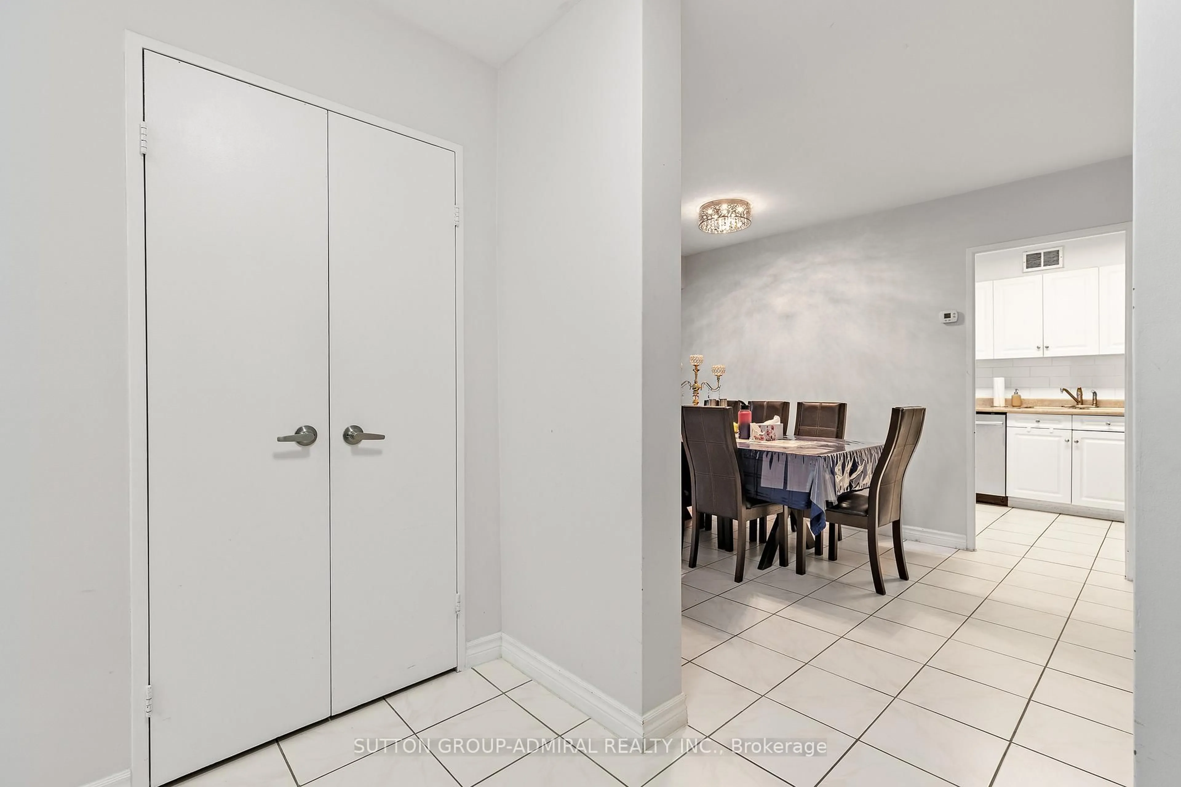 Unknown for 25 Four Winds Dr #712, Toronto Ontario M3J 1K8