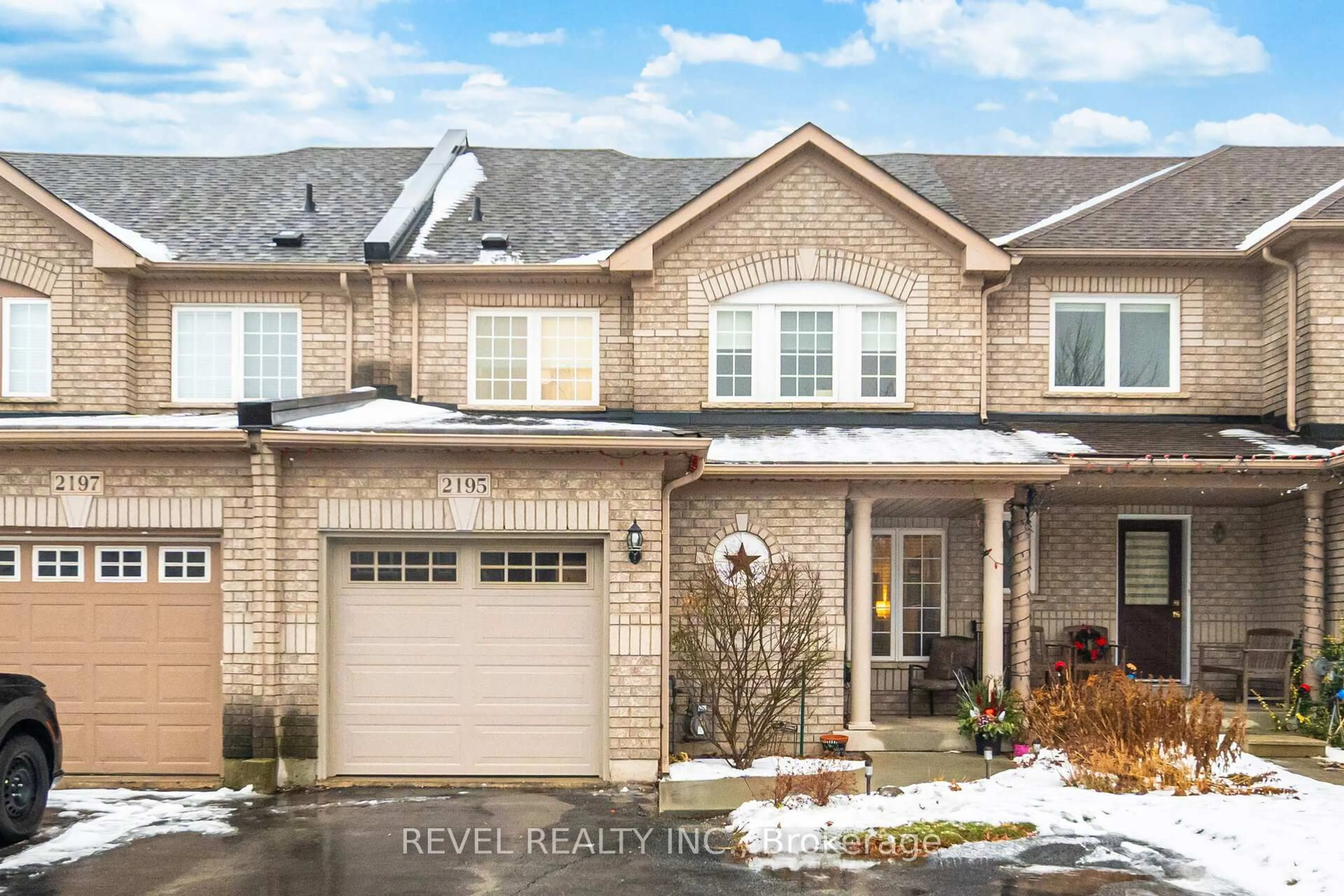 Home with brick exterior material, street for 2195 Hummingbird Way, Oakville Ontario L6M 3Z6