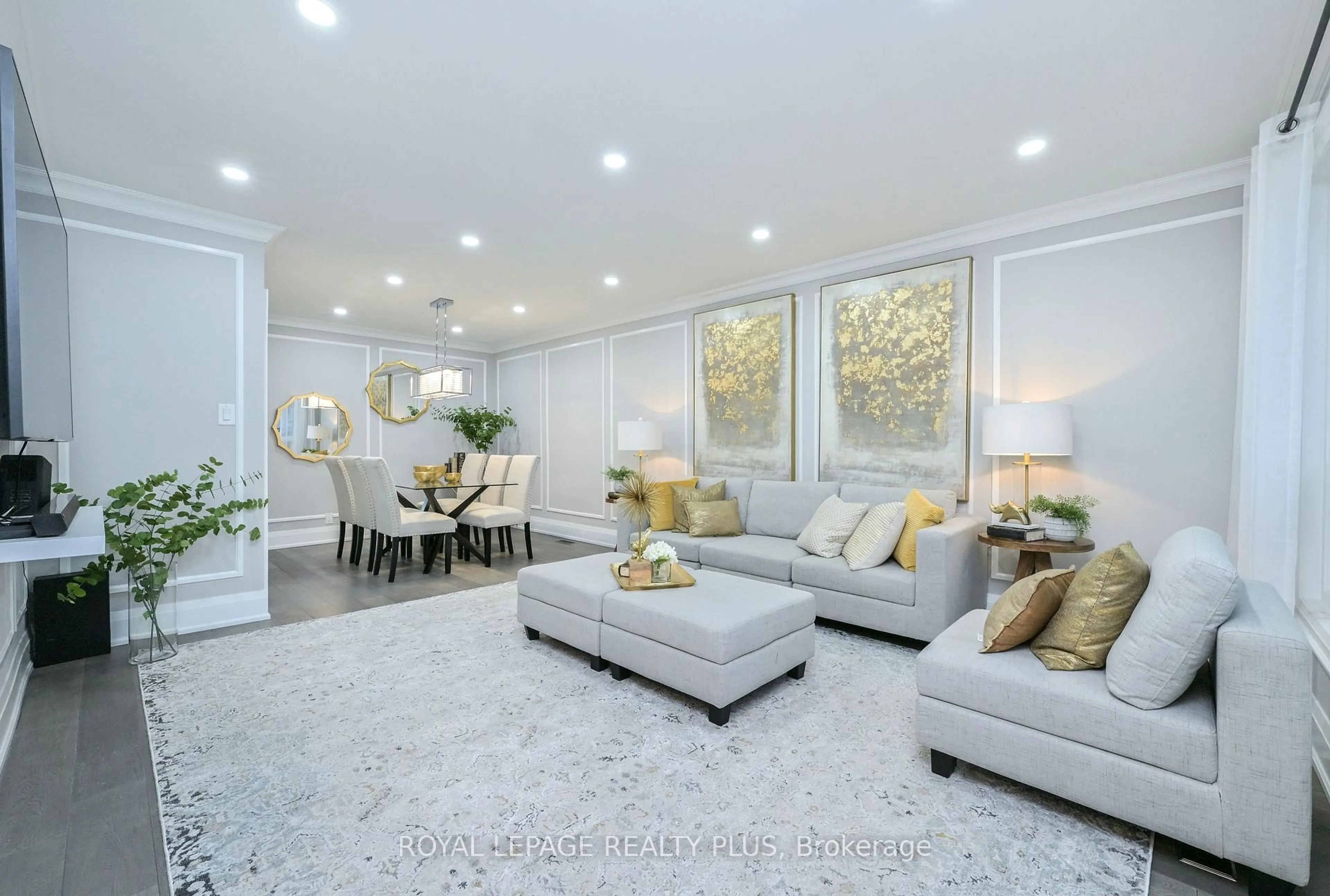 Living room with furniture, unknown for 1316 Erinmore Dr, Mississauga Ontario L5C 1N7