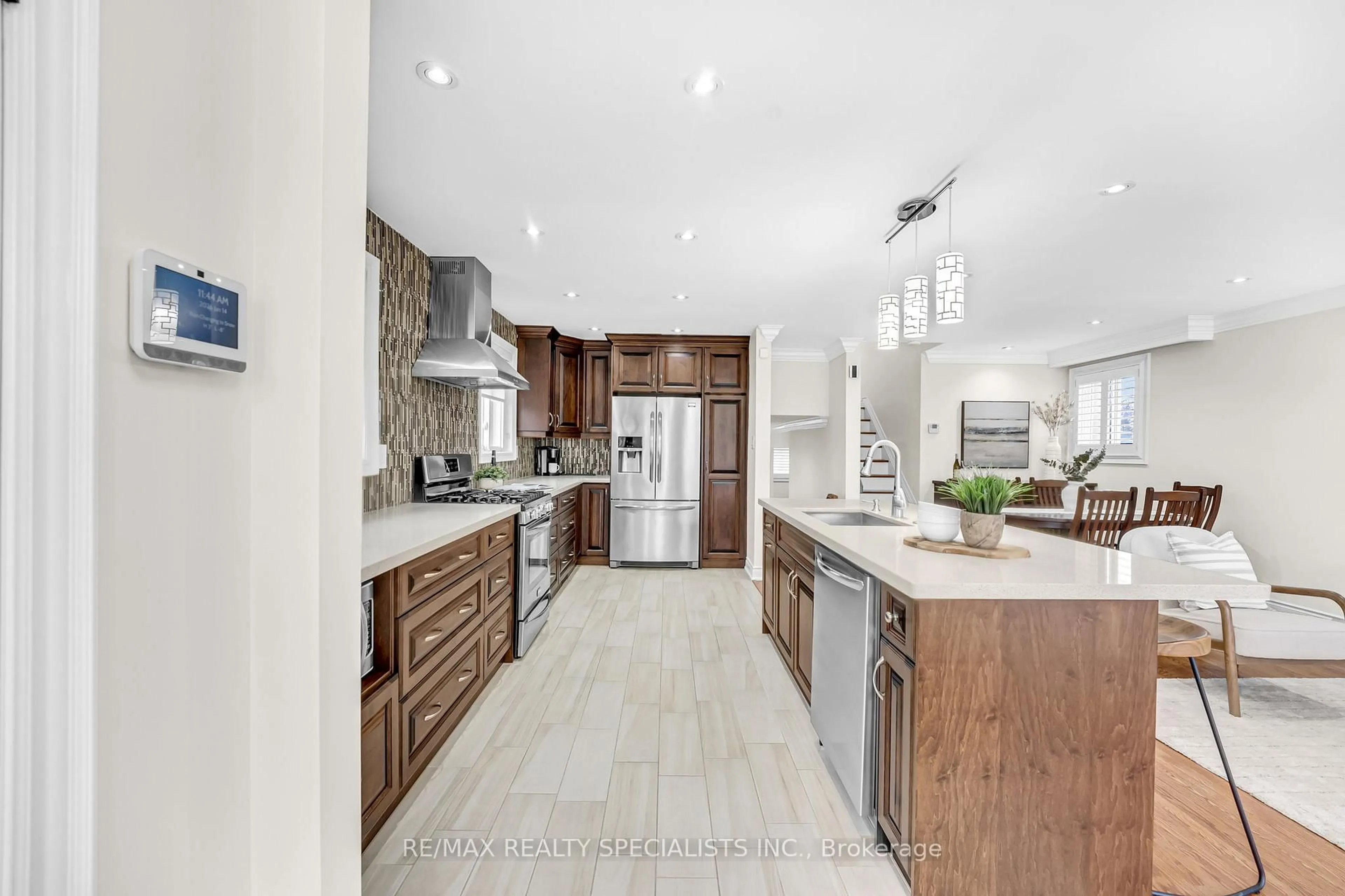 Open concept kitchen, ceramic/tile floor for 3582 Nadine Cres, Mississauga Ontario L5A 3L6