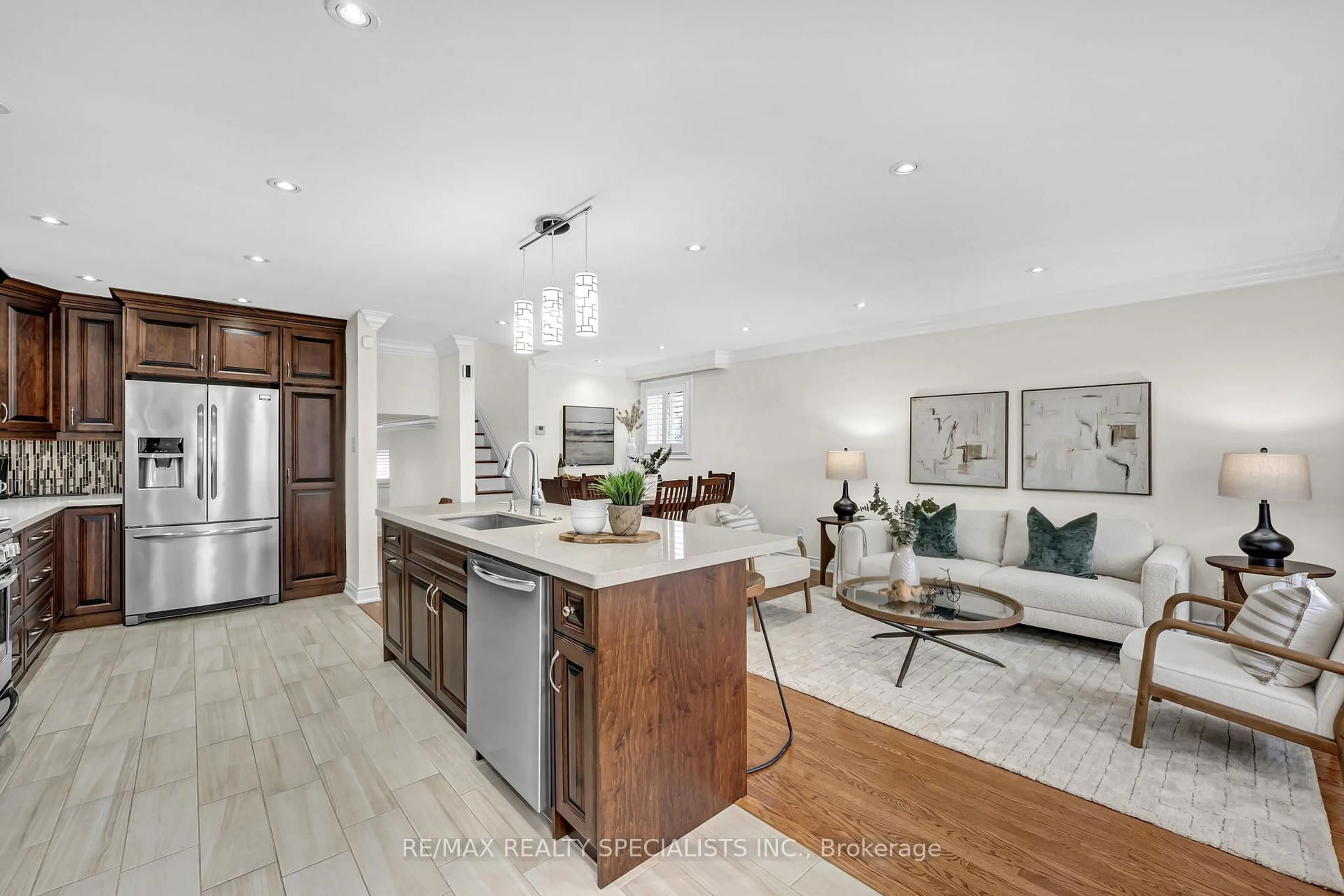 Open concept kitchen, unknown for 3582 Nadine Cres, Mississauga Ontario L5A 3L6