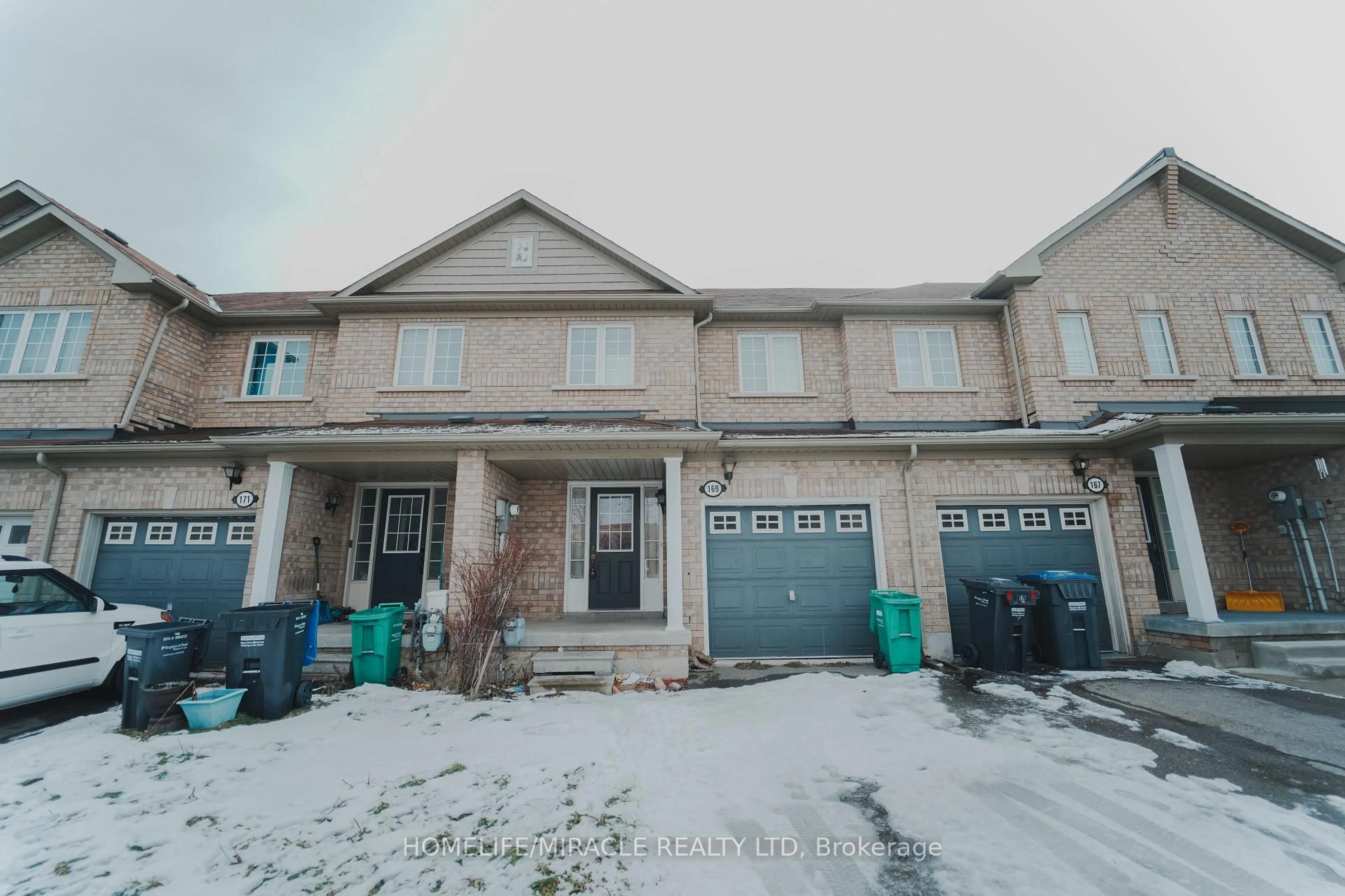 A pic from outside/outdoor area/front of a property/back of a property/a pic from drone, street for 169 Crystal Glen Cres, Brampton Ontario L6X 0K6