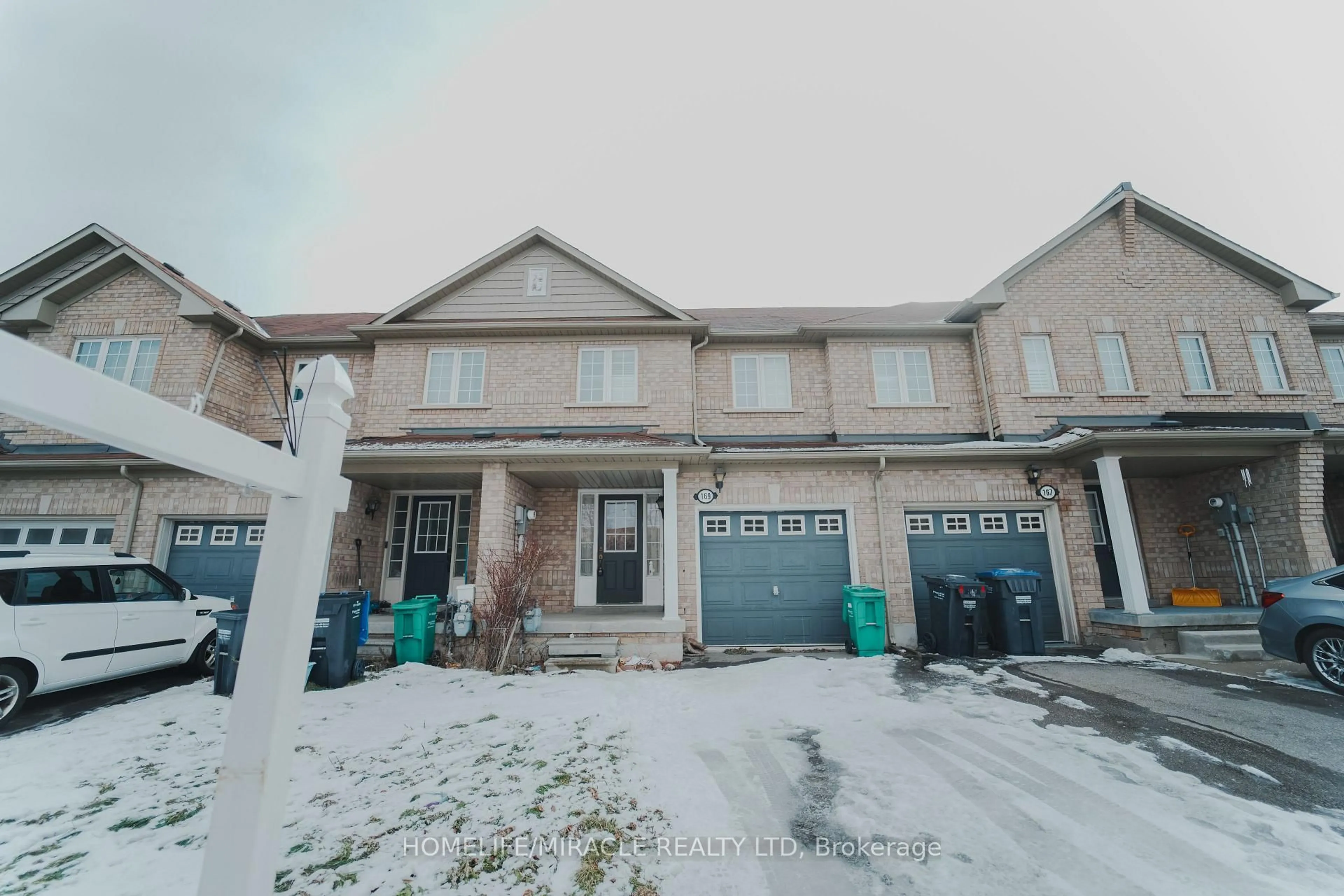 A pic from outside/outdoor area/front of a property/back of a property/a pic from drone, street for 169 Crystal Glen Cres, Brampton Ontario L6X 0K6
