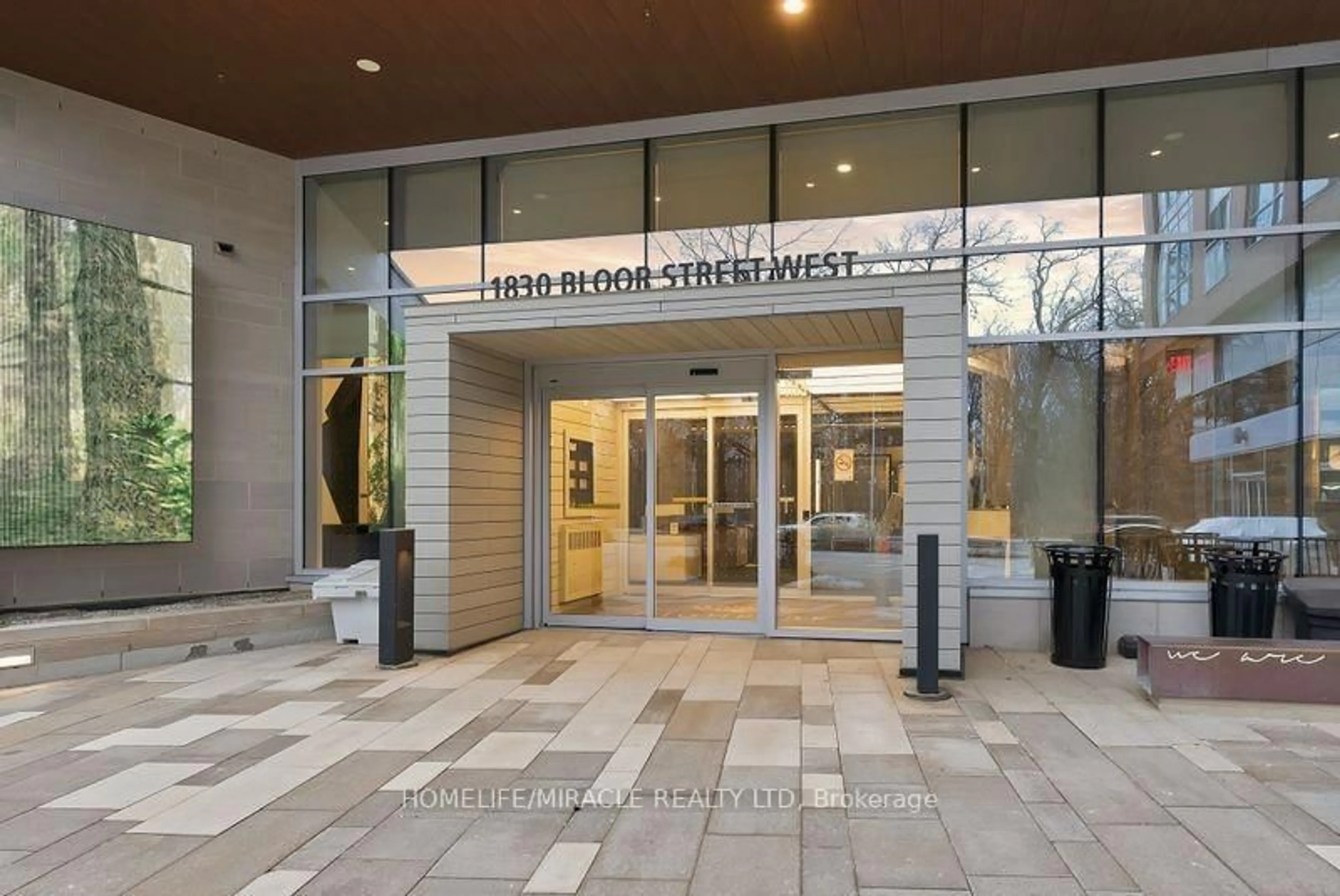 Indoor foyer for 1830 Bloor St #1218, Toronto Ontario M6P 3K8