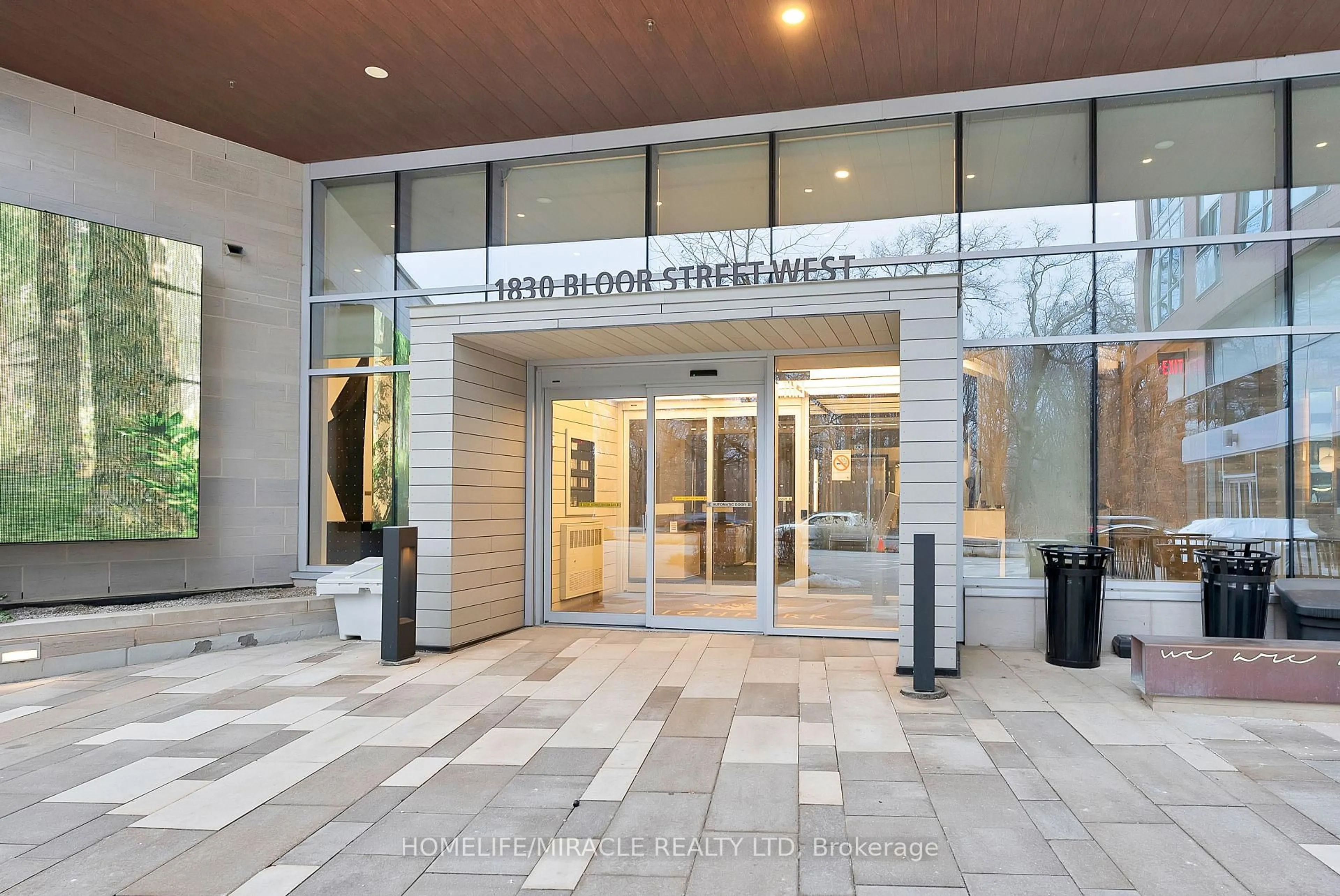 Indoor foyer for 1830 Bloor St #1218, Toronto Ontario M6P 3K8