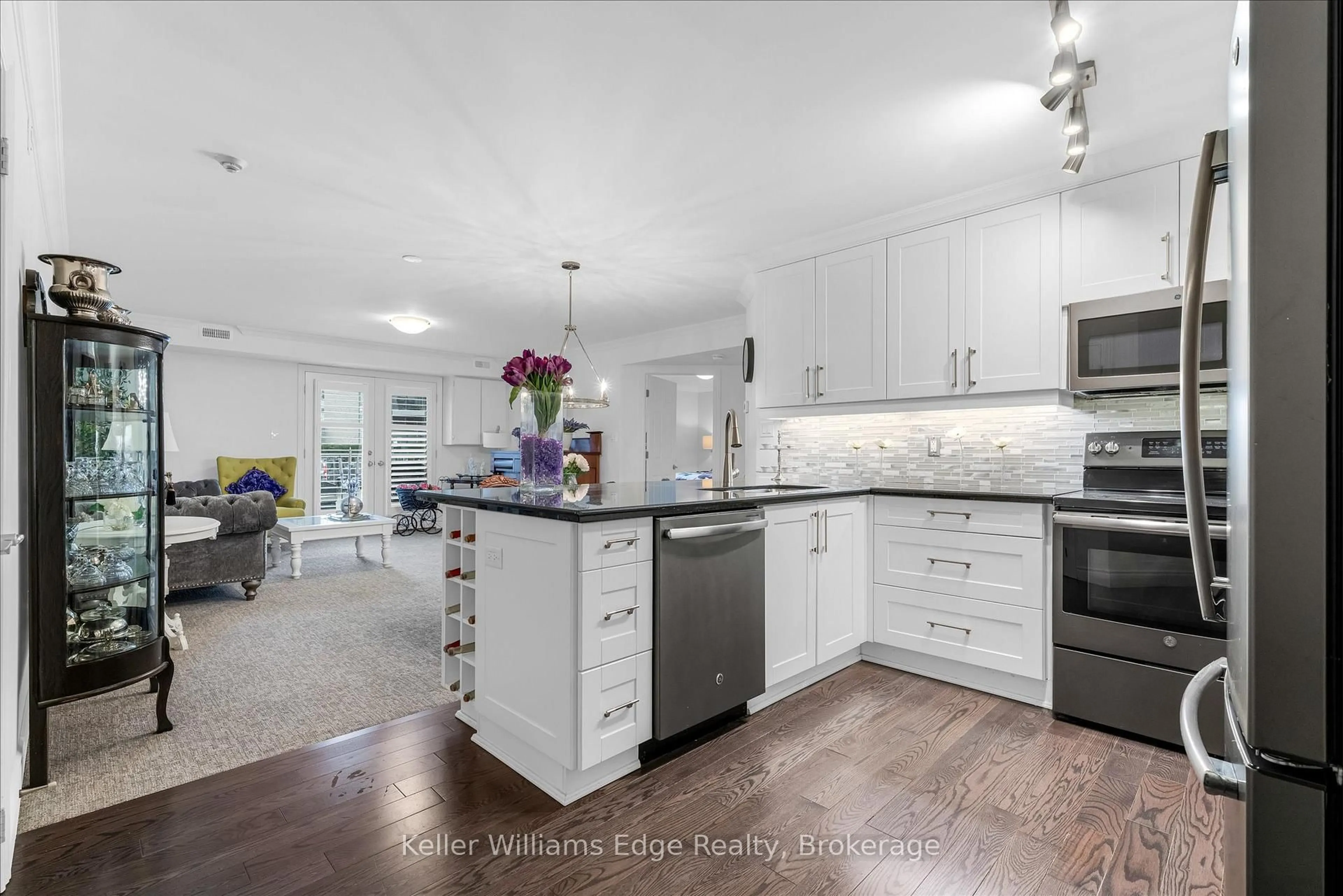 Open concept kitchen, ceramic/tile floor for 2010 Cleaver Ave #112, Burlington Ontario L7M 4C1