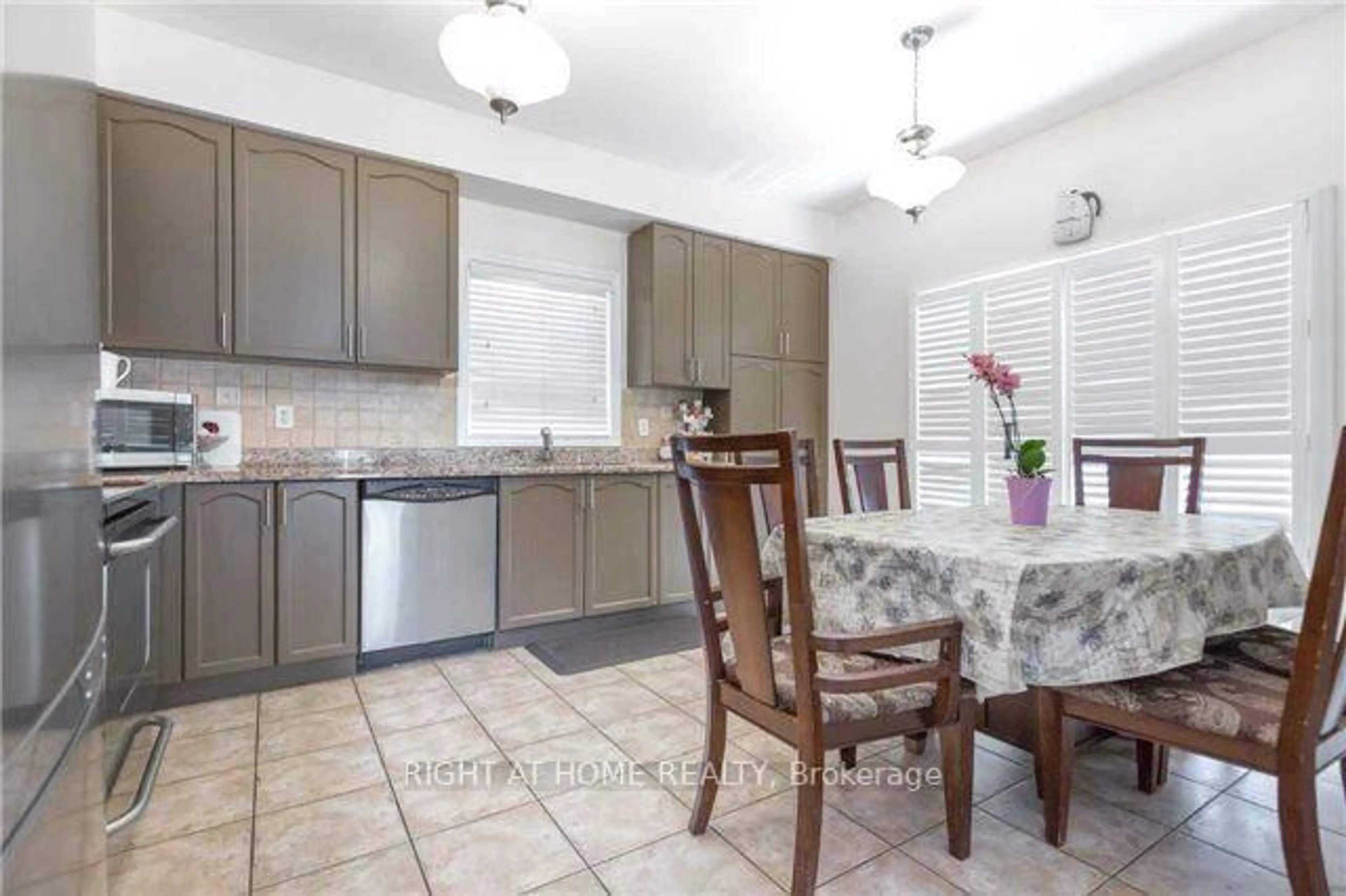 Open concept kitchen, ceramic/tile floor for 1074 Mccuaig Dr, Milton Ontario L9T 6T2