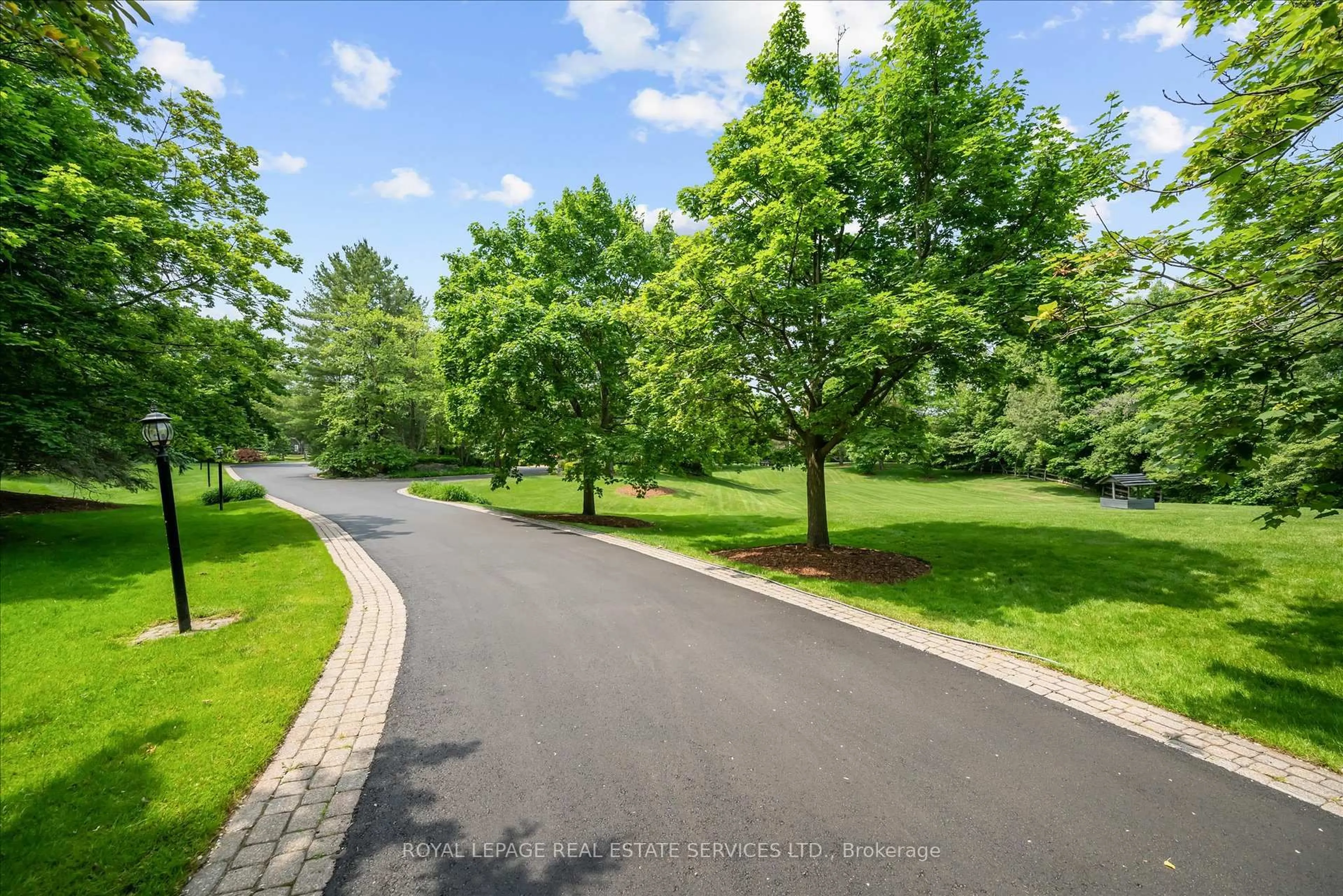 A pic from outside/outdoor area/front of a property/back of a property/a pic from drone, street for 2315 8 Sideroad, Burlington Ontario L7P 0M5