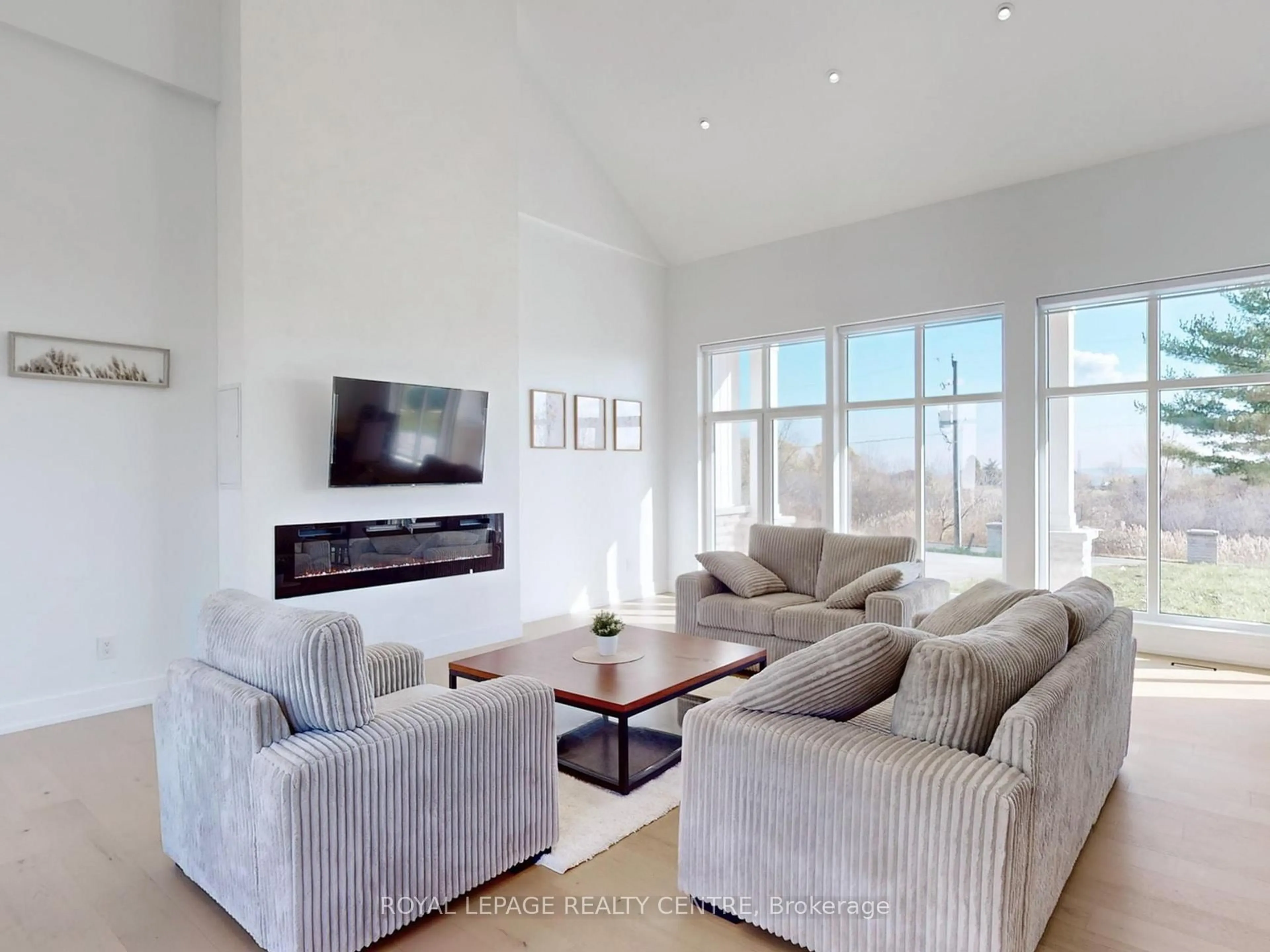 Living room with furniture, unknown for 521 Old York Rd, Burlington Ontario L7P 4Y6