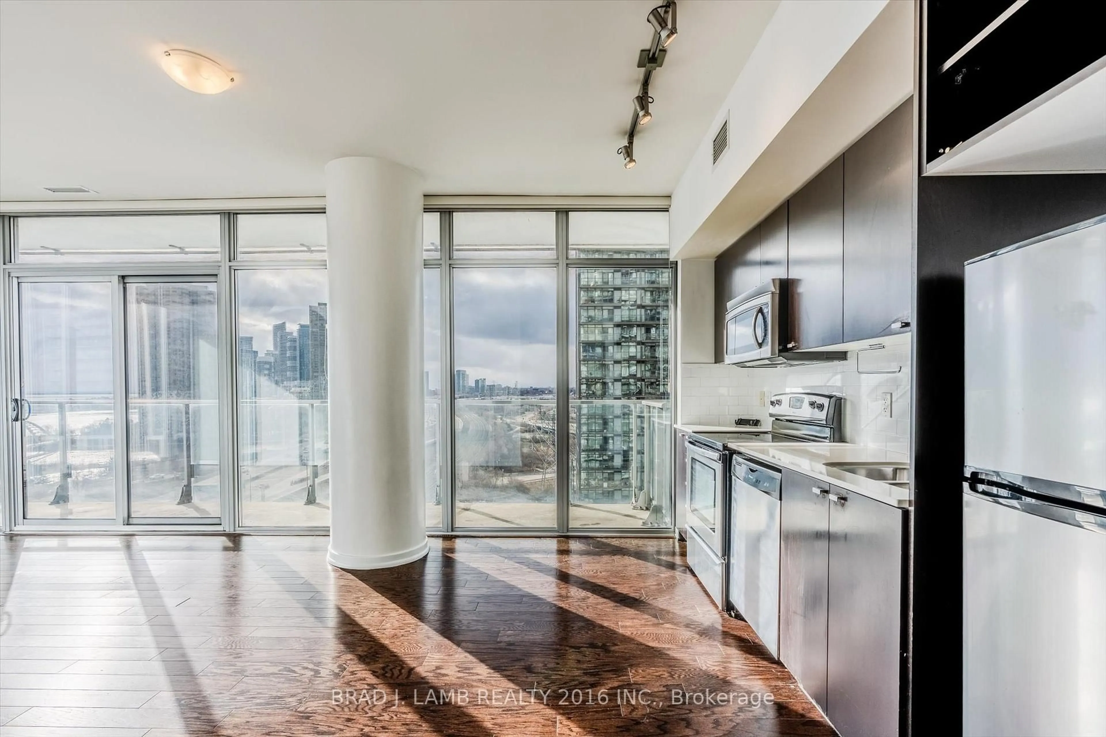 Open concept kitchen, unknown for 103 The Queensway #1305, Toronto Ontario M6S 5B3