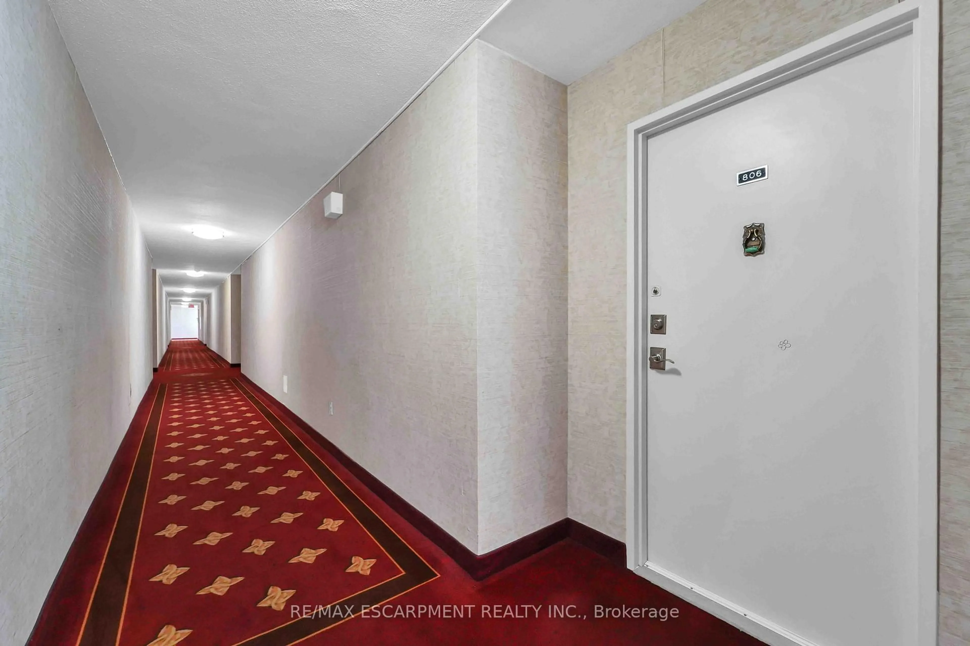 Indoor foyer for 362 The East Mall #806, Toronto Ontario M9B 6C4