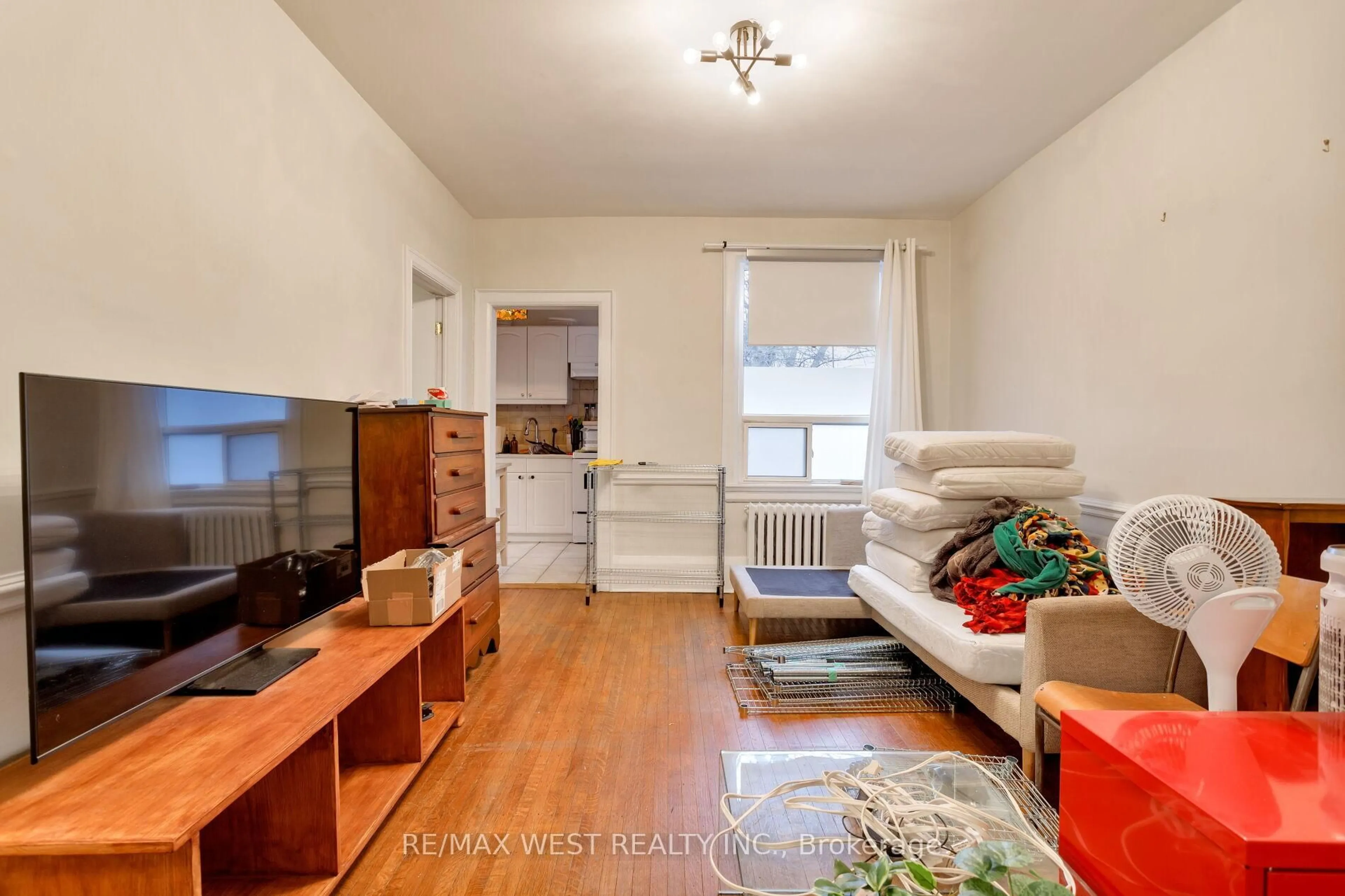 Living room with furniture, wood/laminate floor for 181 Parkside Dr, Toronto Ontario M6R 2Y9