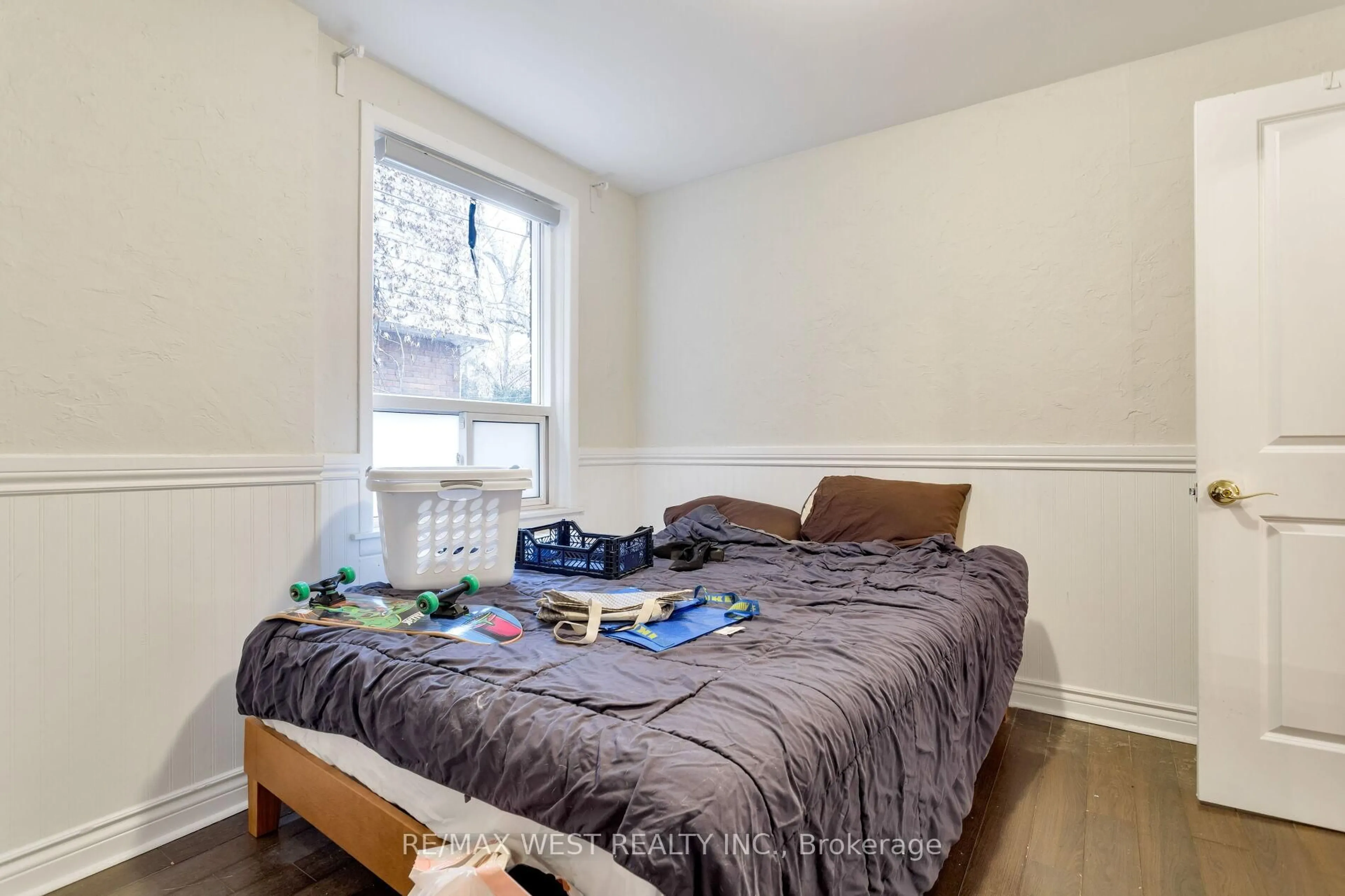 A pic of a room for 181 Parkside Dr, Toronto Ontario M6R 2Y9