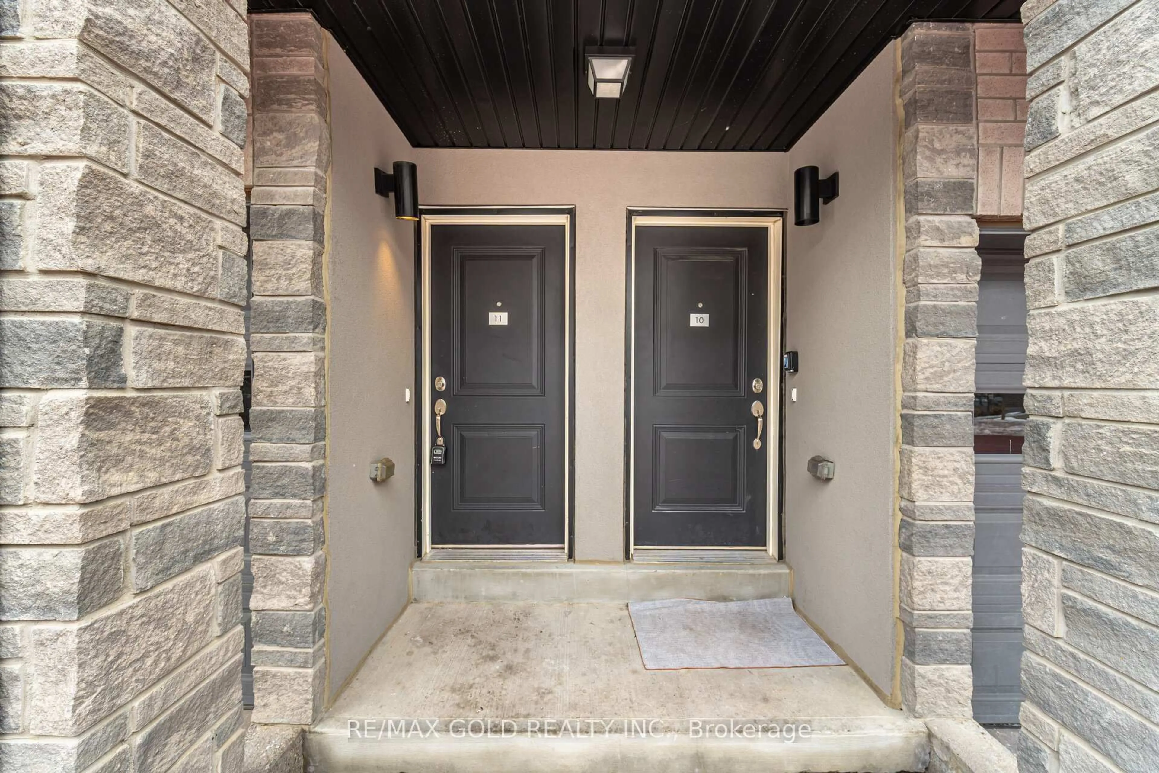 Indoor entryway for 9480 The Gore Rd #11, Brampton Ontario L6P 4P9