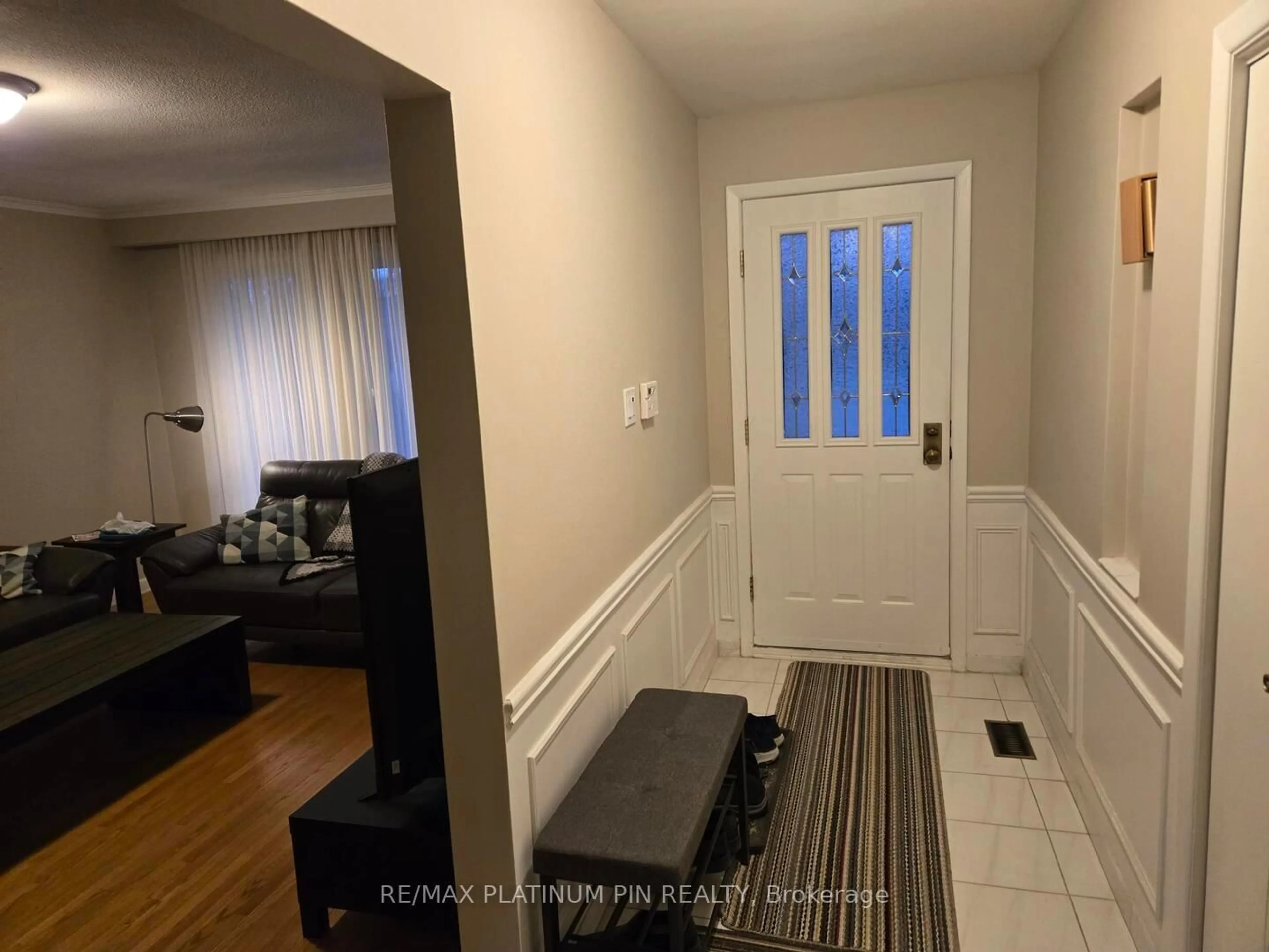 Indoor entryway for 24 Hartsdale Dr, Toronto Ontario M9R 2S5