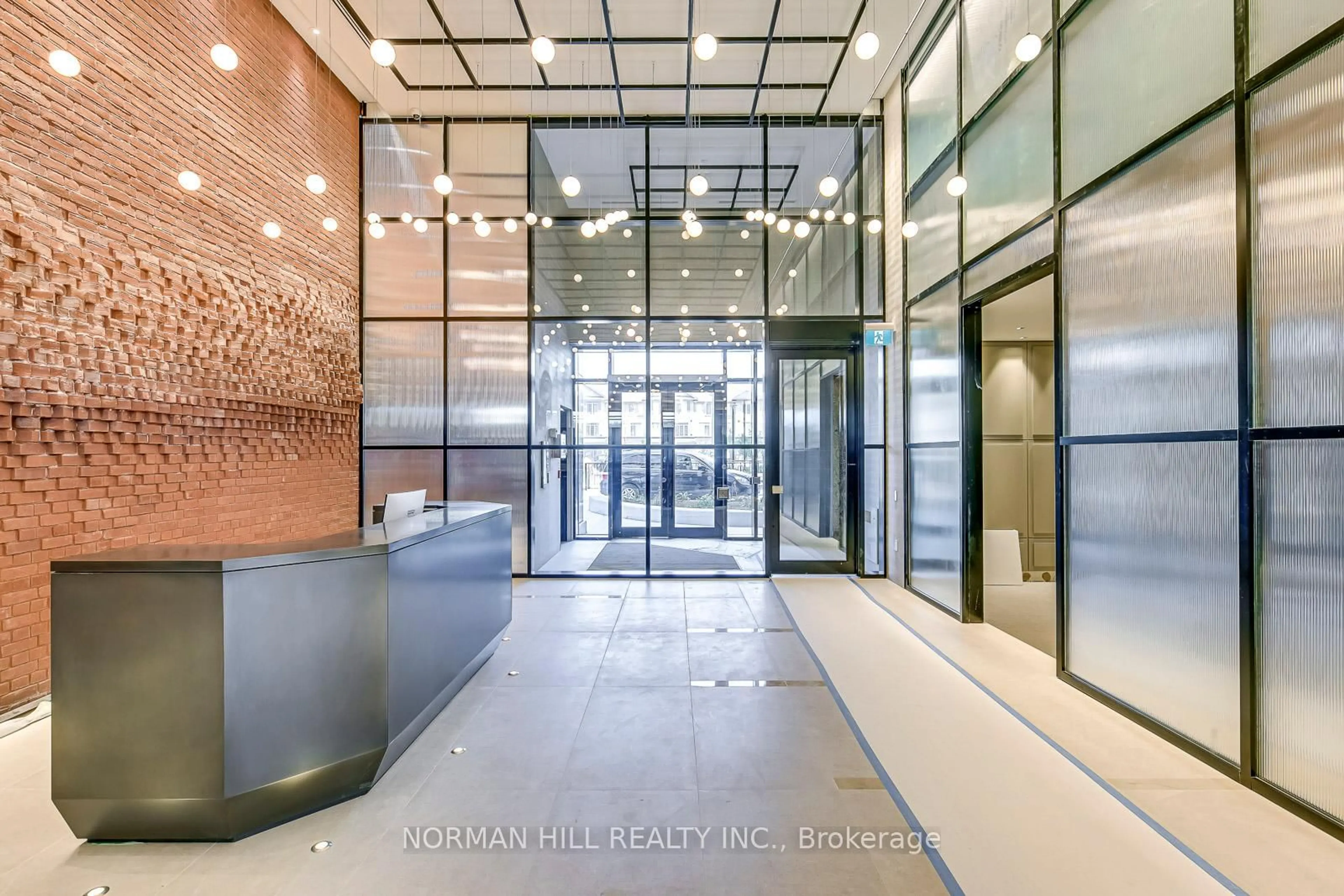 Indoor foyer for 3200 William Coltson Ave #913, Oakville Ontario L6H 7W6