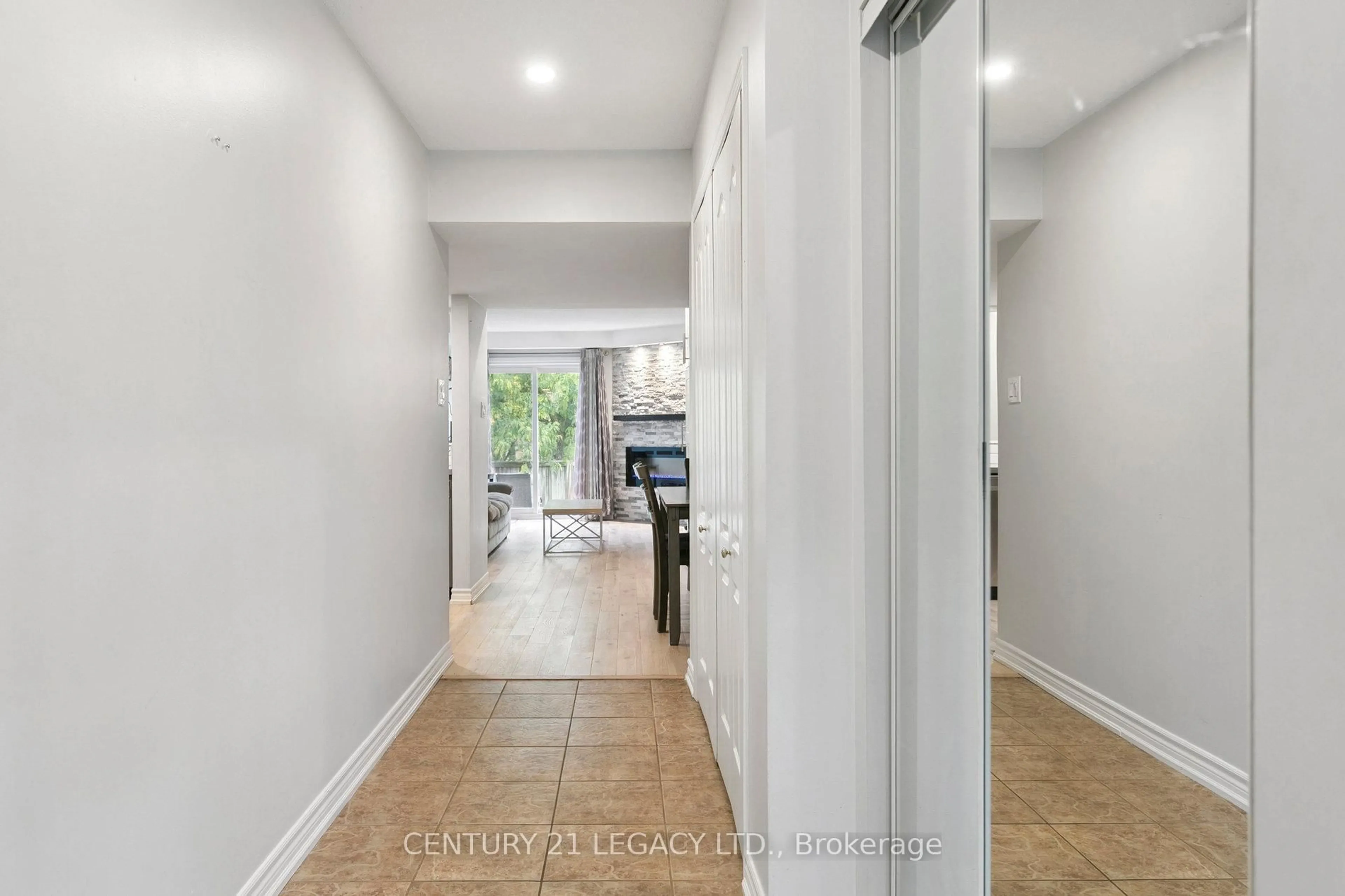 Indoor entryway for 2530 Northampton Blvd #47, Burlington Ontario L7M 4B4
