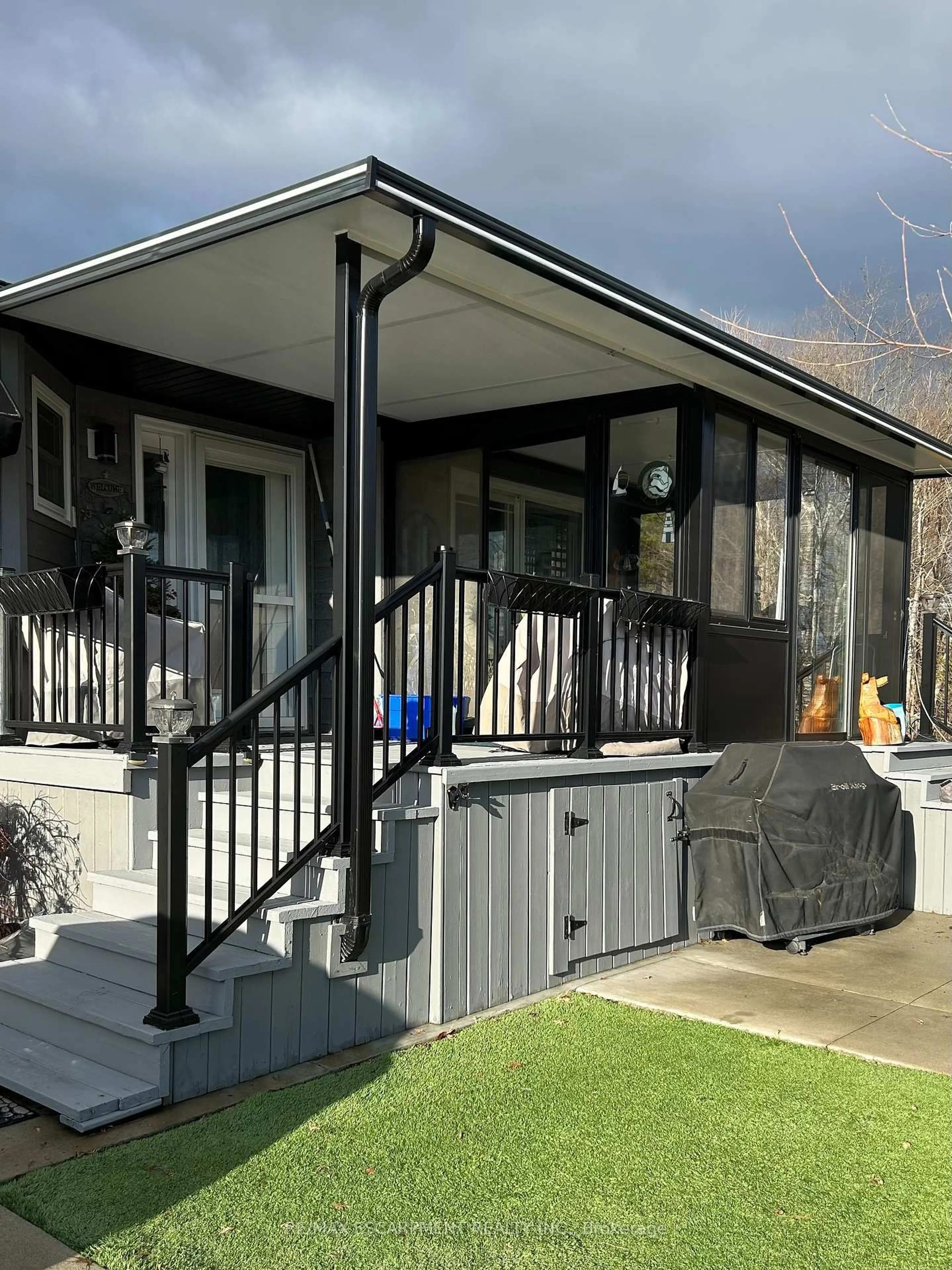 Home with vinyl exterior material, unknown for 4449 Milburough Line #2 Cedar Street, Burlington Ontario L7P 0C5