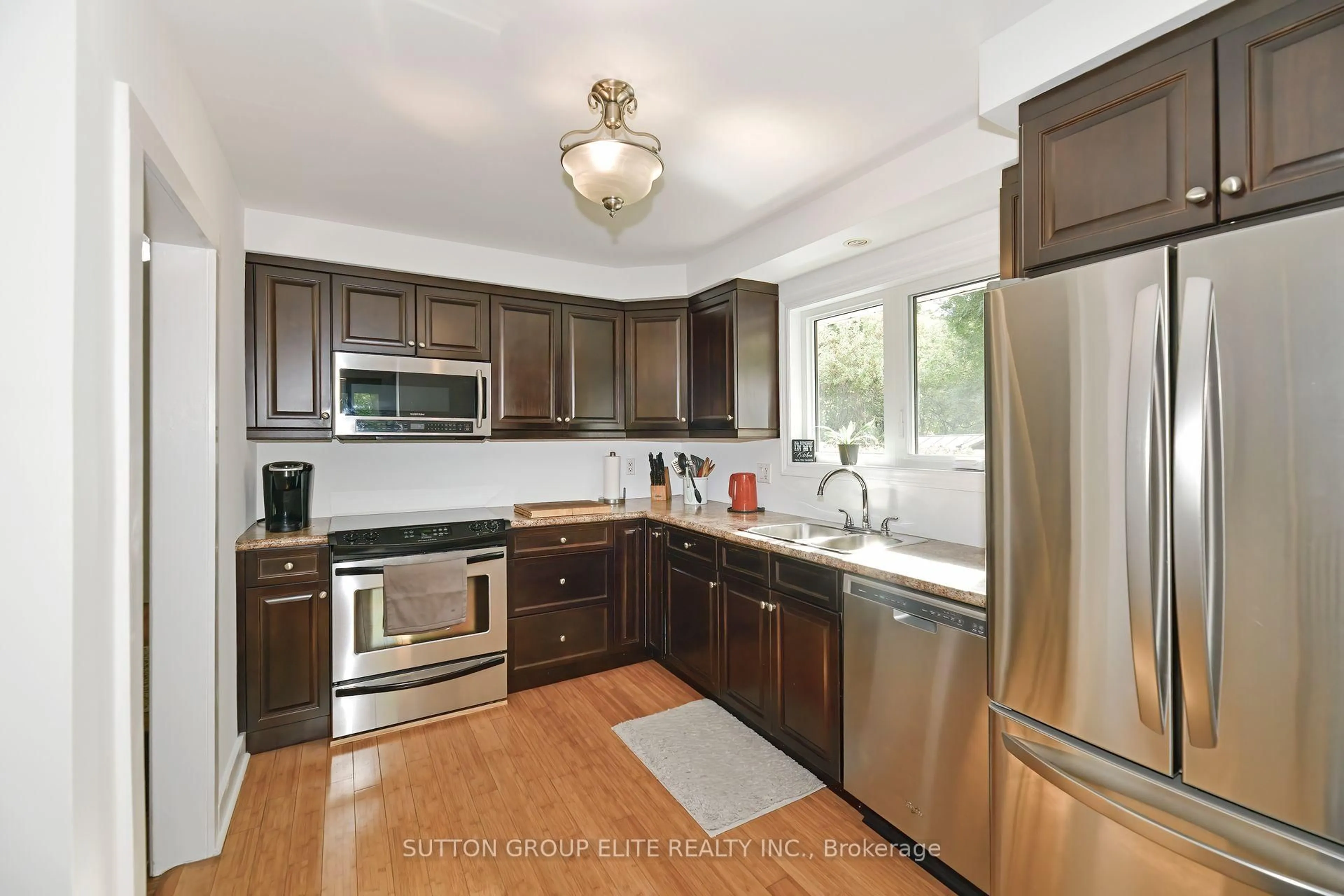 Standard kitchen, unknown for 1238 Claredale Rd, Mississauga Ontario L5G 1T9